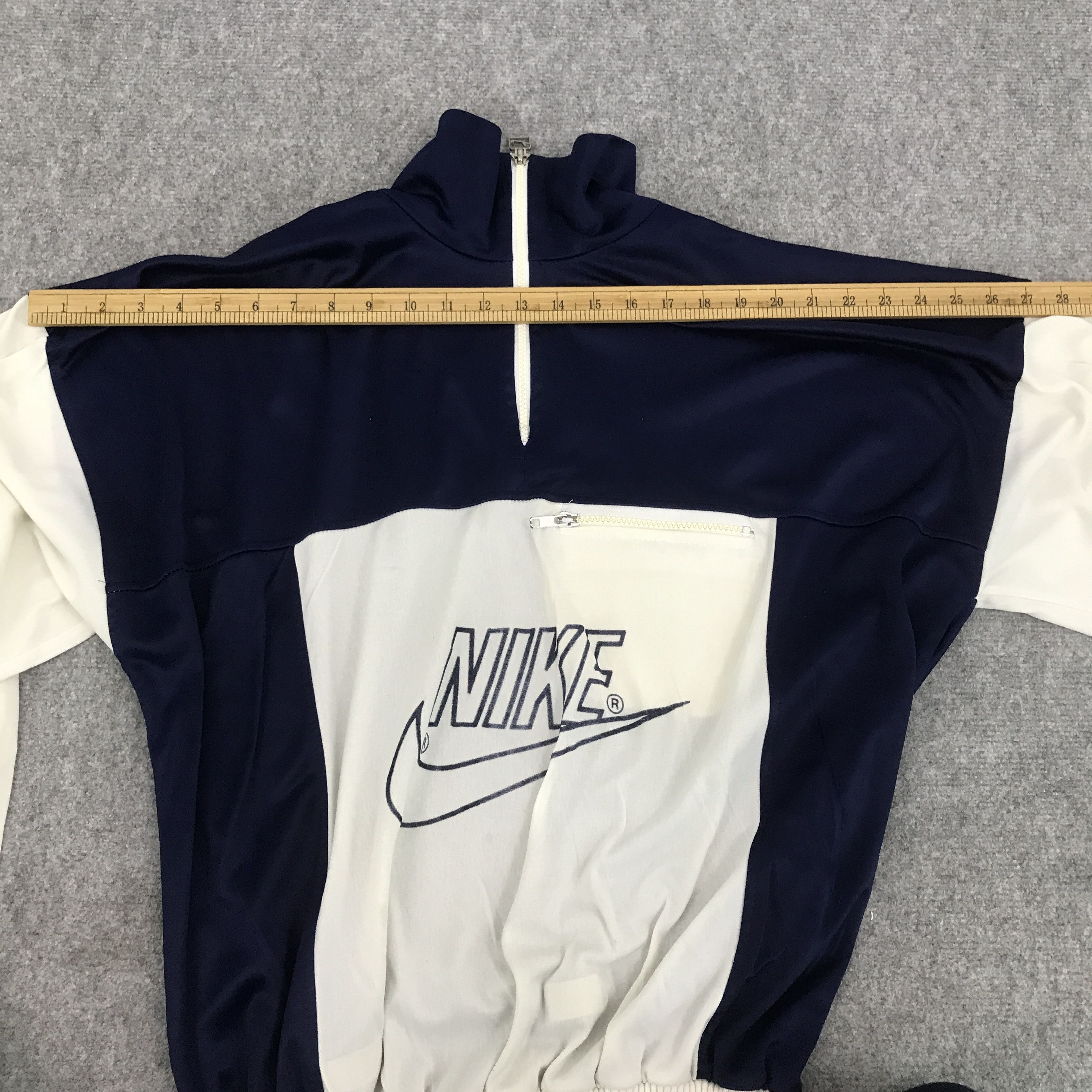 Nike Rare Nike Embroidery Logo Sweatshirt Size US L / EU 52-54 / 3 - 5 Thumbnail