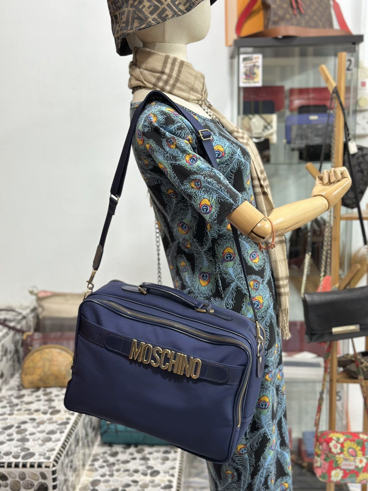 Moschino Authentic Vtg. MOSCHINO Messenger Bag Size ONE SIZE - 25 Thumbnail