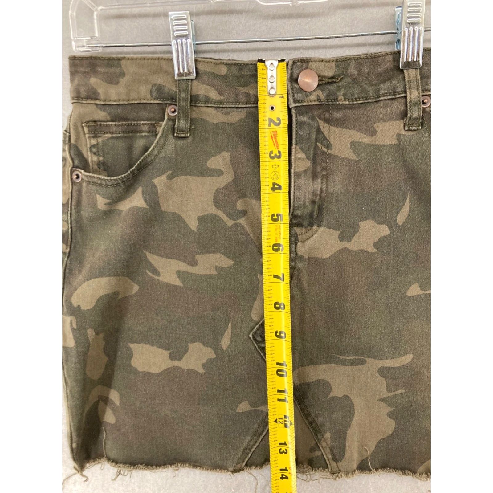 Vintage Altar'd State Women's Skirt Adult Medium Green Camouflage Knit Stretch Raw Hem Mini Army Bohemian Womens Size 32" / US 10 / IT 46 - 4 Thumbnail