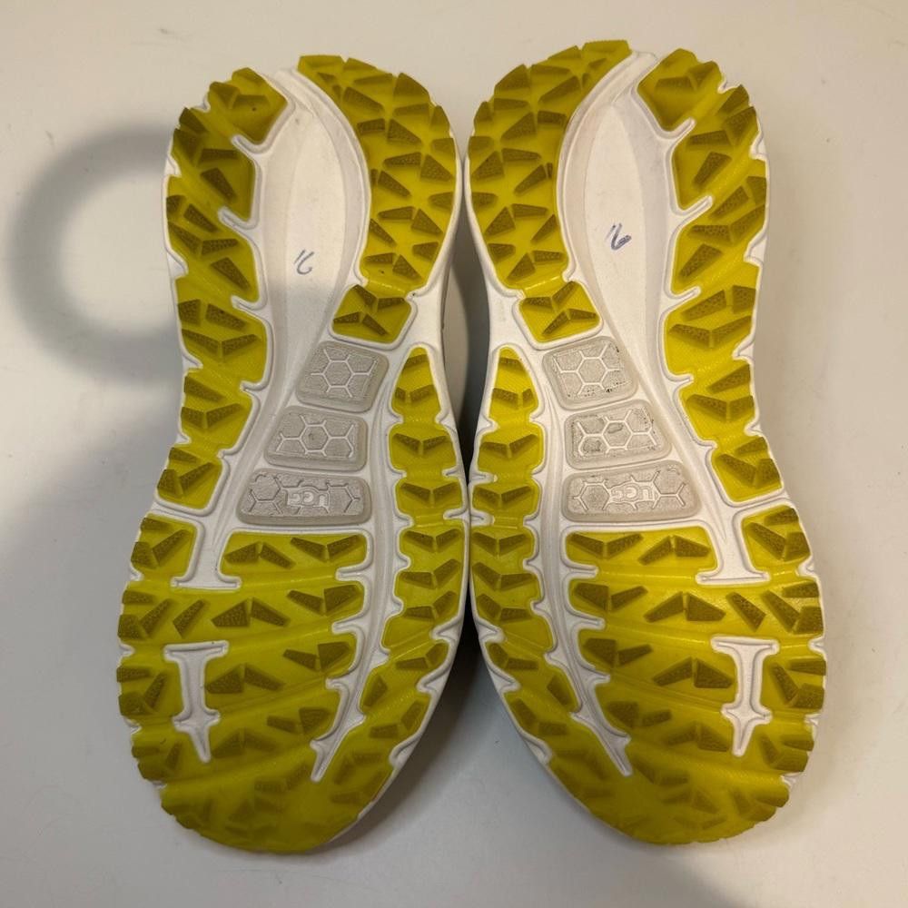Ugg UGG Slingback Runner Sneaker Sandal White Black & Yellow 6 Size US 6 / IT 36 - 6 Thumbnail