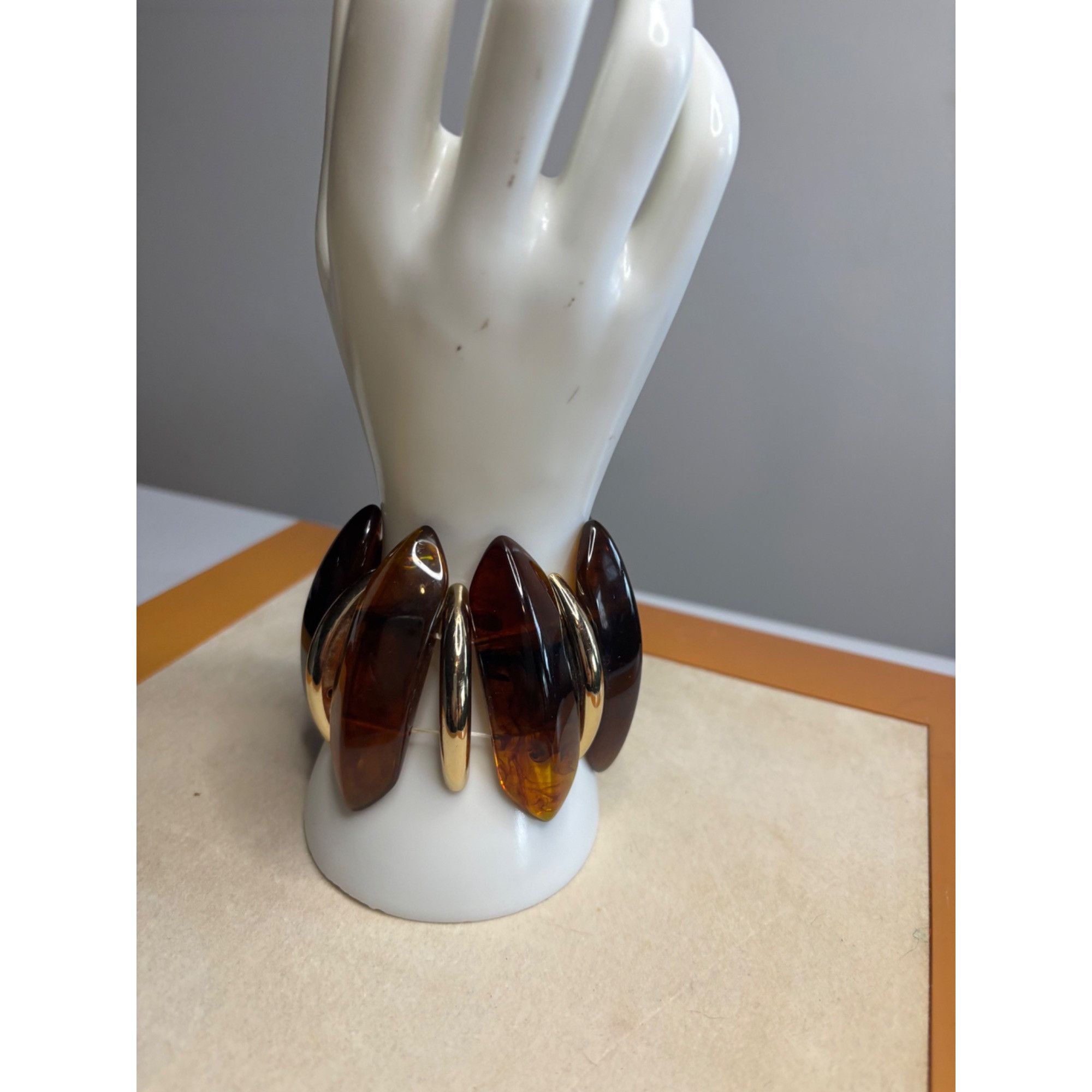 Other Vintage Amber-Style Resin & Gold-Toned Statement Bangle Brac Size ONE SIZE - 5 Thumbnail