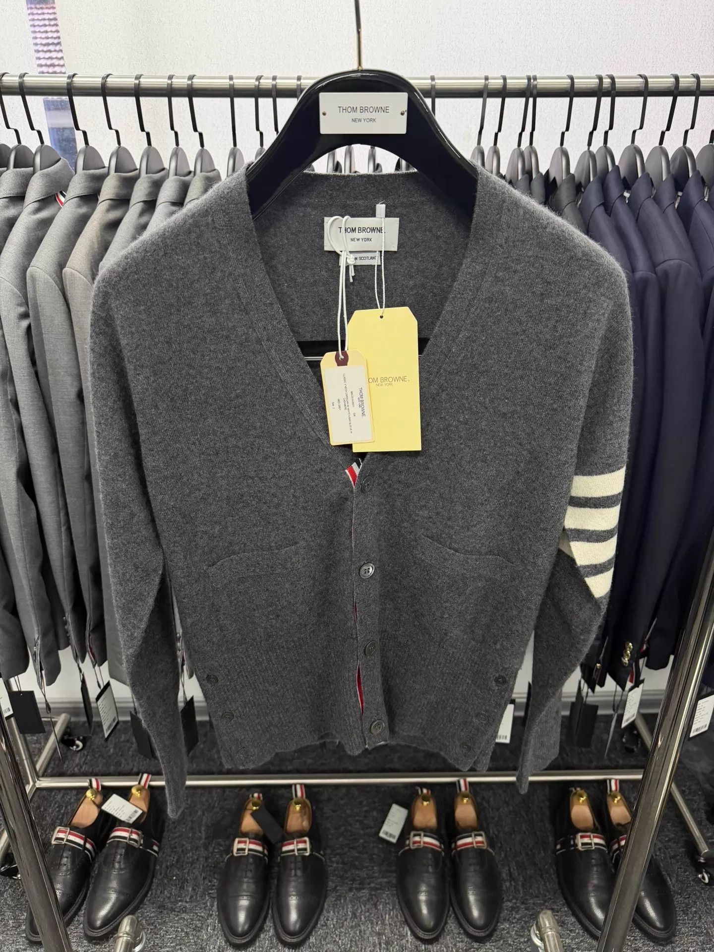 Thom Browne Thom Browne Classic 4-Bar Cashmere Cardigan Mid Gray S2 Size US M / EU 48-50 / 2 - 1 Thumbnail