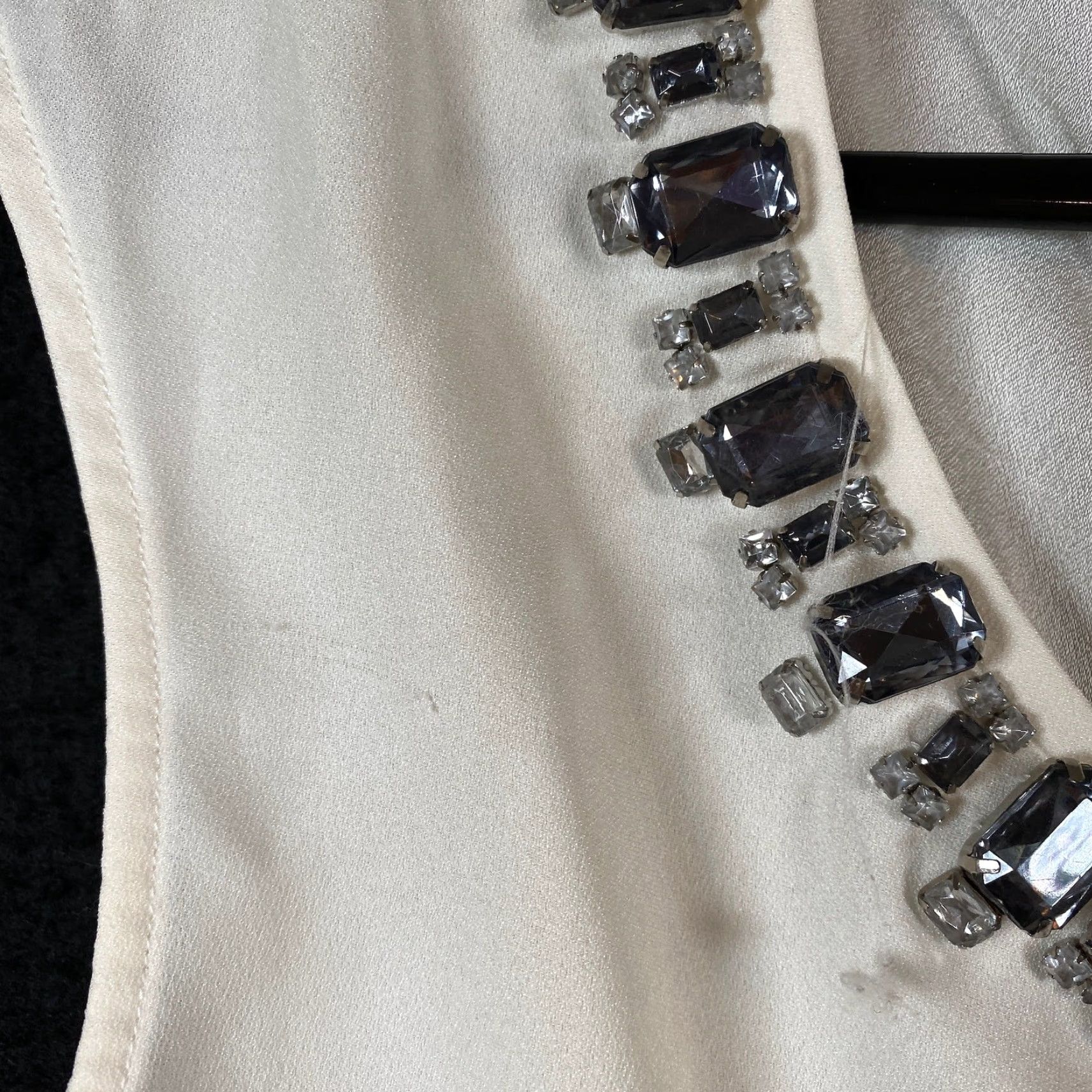 Ann Taylor Ann Taylor Womens Blouse Beige Sleeveless Scoop Neck Jeweled Collar Rhinestone Satin Pullover Regular M Women Casual Workwear 30 Day Returns Size M / US 6-8 / IT 42-44 - 3 Thumbnail