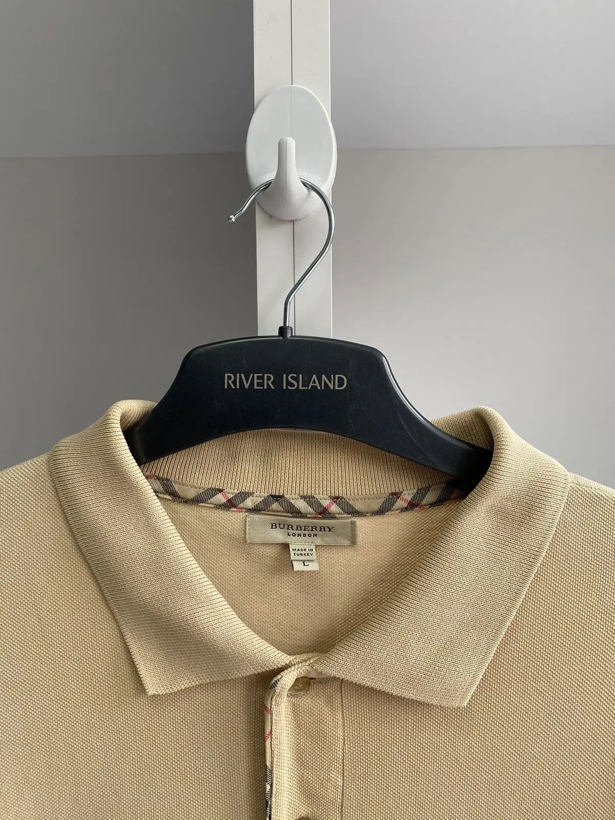 Burberry × Vintage Vintage Burberry Beige Luxury Polo T-Shirt Size US L / EU 52-54 / 3 - 7 Thumbnail