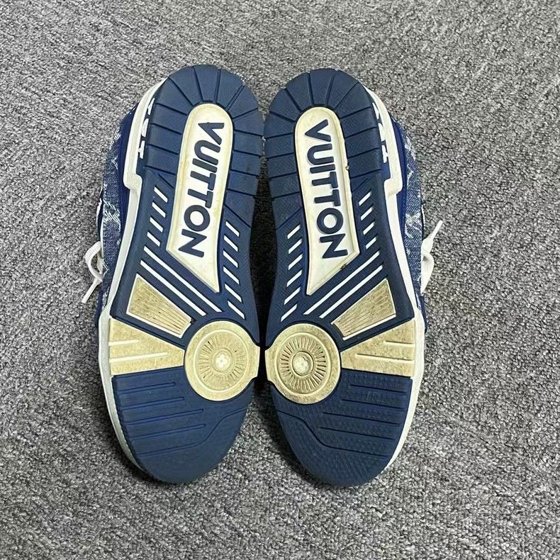 Louis Vuitton Louis Vuitton size 2.5 Blue and white denim Trainer leather Size US 6.5 / EU 39-40 - 5 Thumbnail