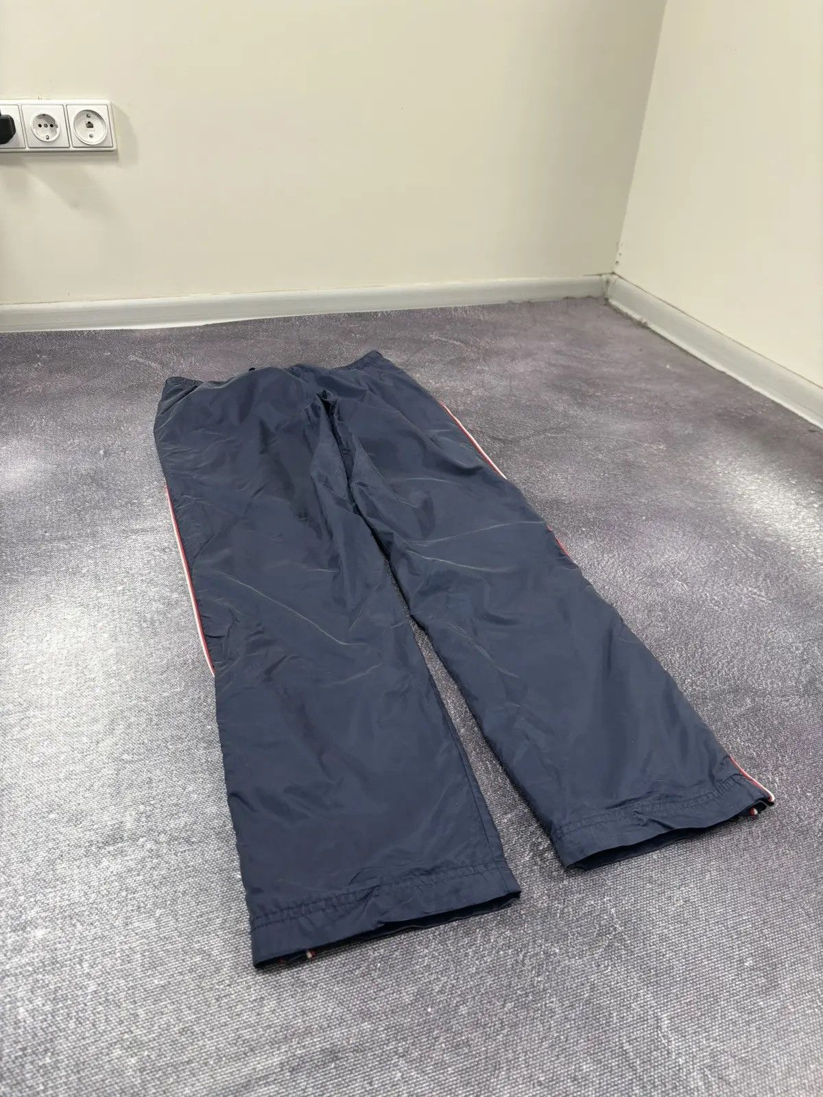 Nike × Vintage Vintage Nike Y2K Swoosh Retro Hype Baggy Nylon Track Pants Size US 32 / EU 48 - 14 Thumbnail