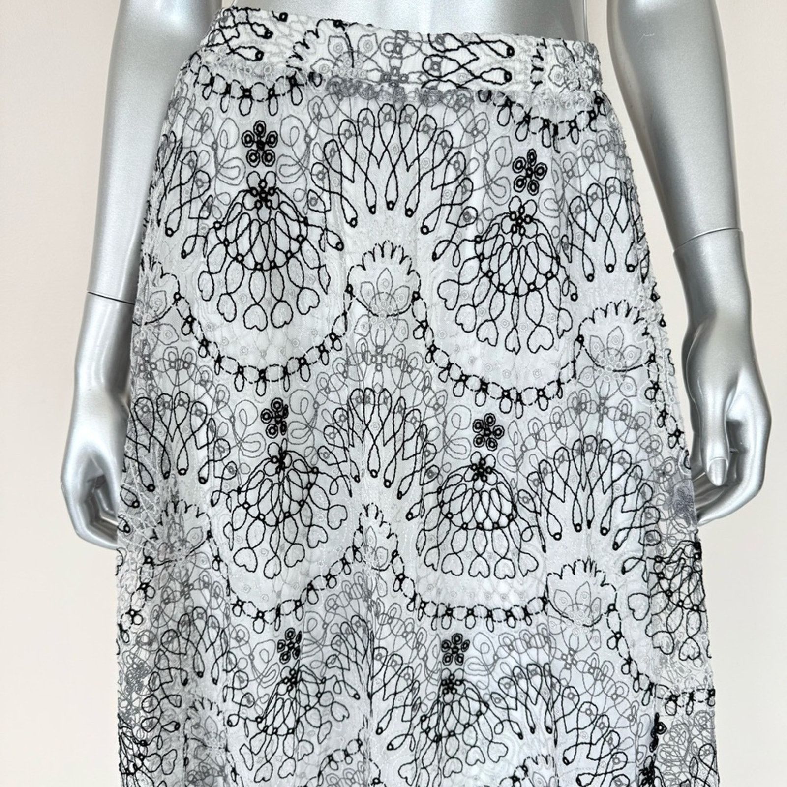 Ermanno Scervino Ermanno Scervino laces silk mid skirt size 42 IT or M 1900$ Size 28" / US 6 / IT 42 - 3 Thumbnail