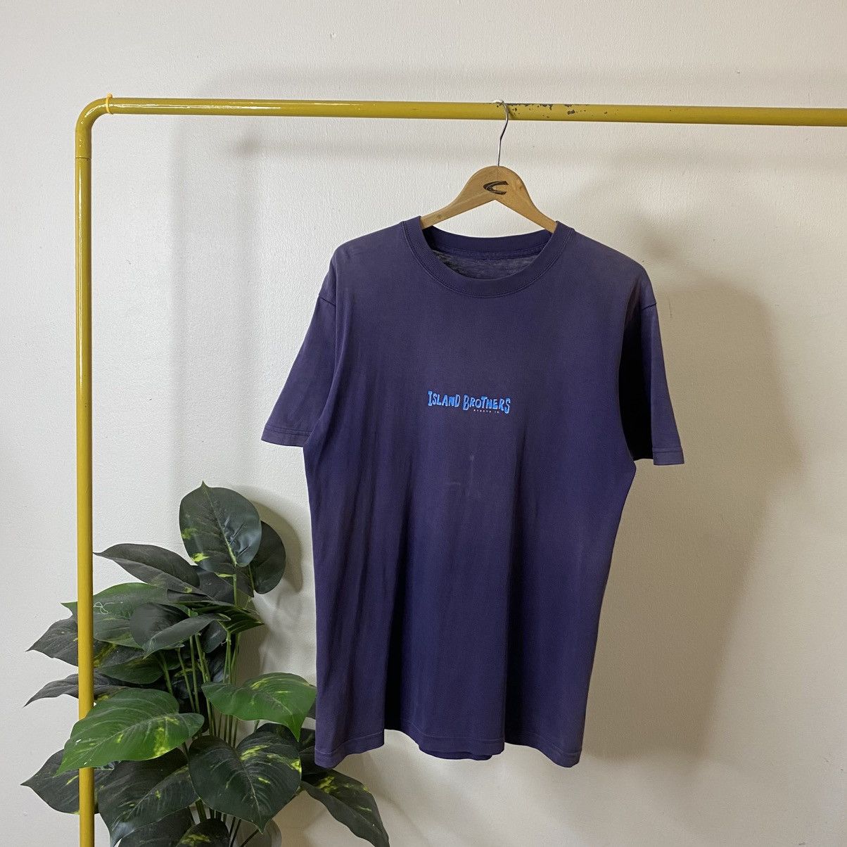 Vintage 1990s Island Brothers Surfboards Sunfaded T Shirt Surfing Size US L / EU 52-54 / 3 - 6 Thumbnail
