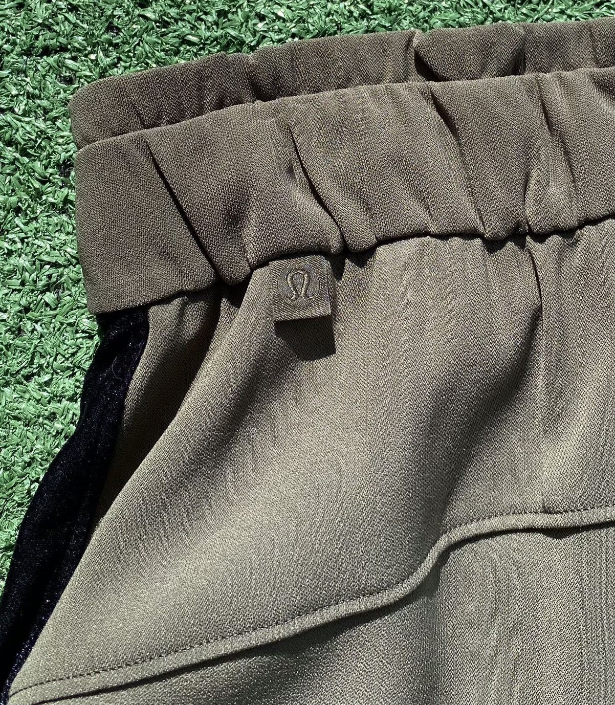 Lululemon Lululemon On the Fly Jogger Olive Green Velvet Trim Pants 2 Size 26" / US 2 / IT 38 - 8 Thumbnail