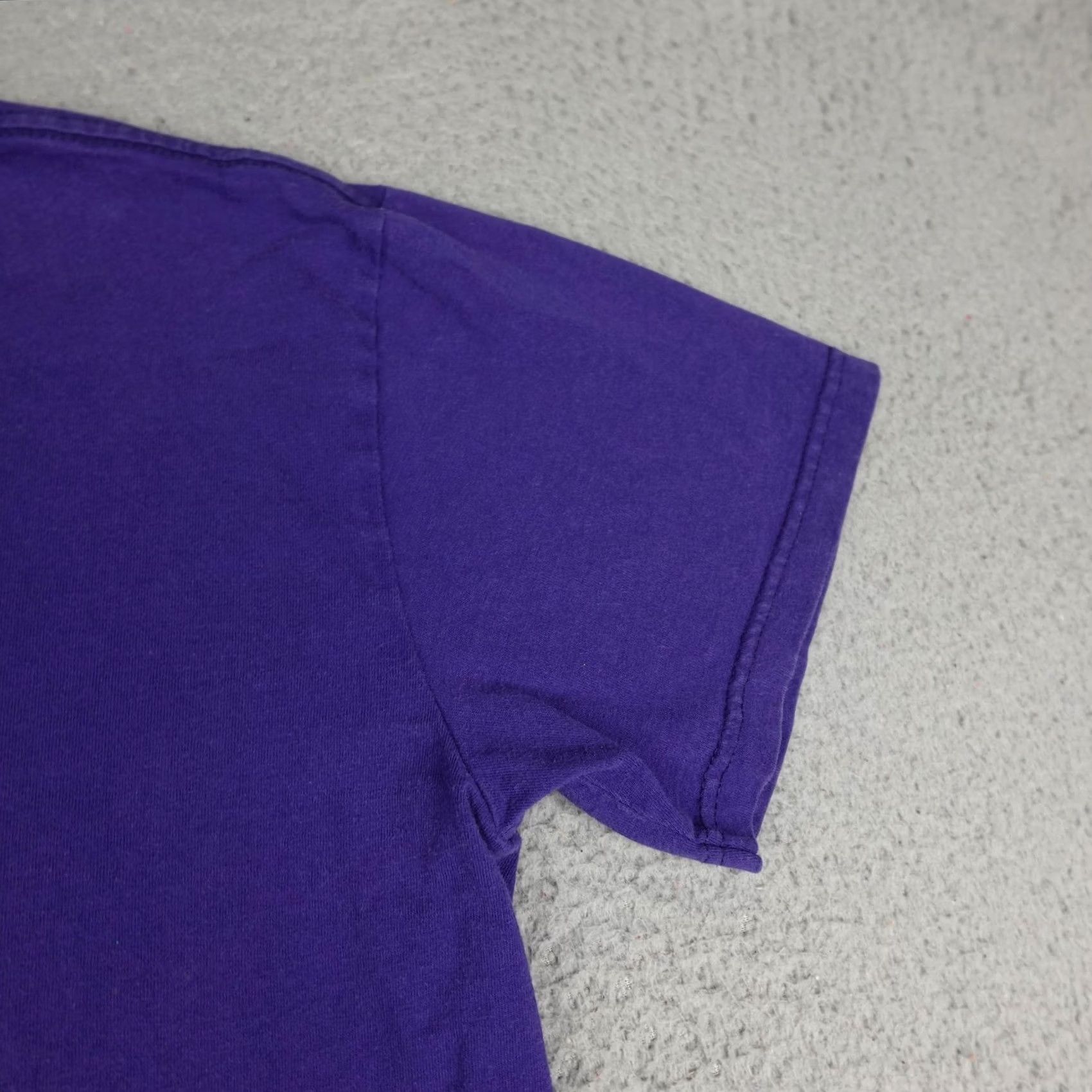 Nike VINTAGE Nike Shirt Mens XL Purple Repetition Swoosh Graphic Tee Made USA 90s Size US XL / EU 56 / 4 - 7 Thumbnail