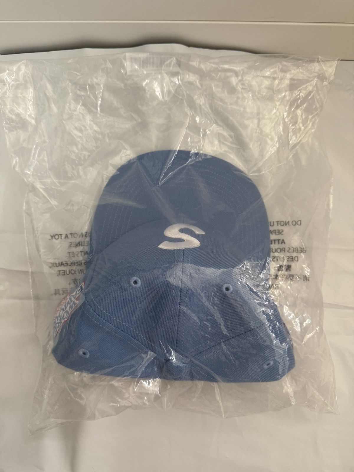 Supreme Supreme World Famous S Logo 6 Panel Size ONE SIZE - 2 Thumbnail