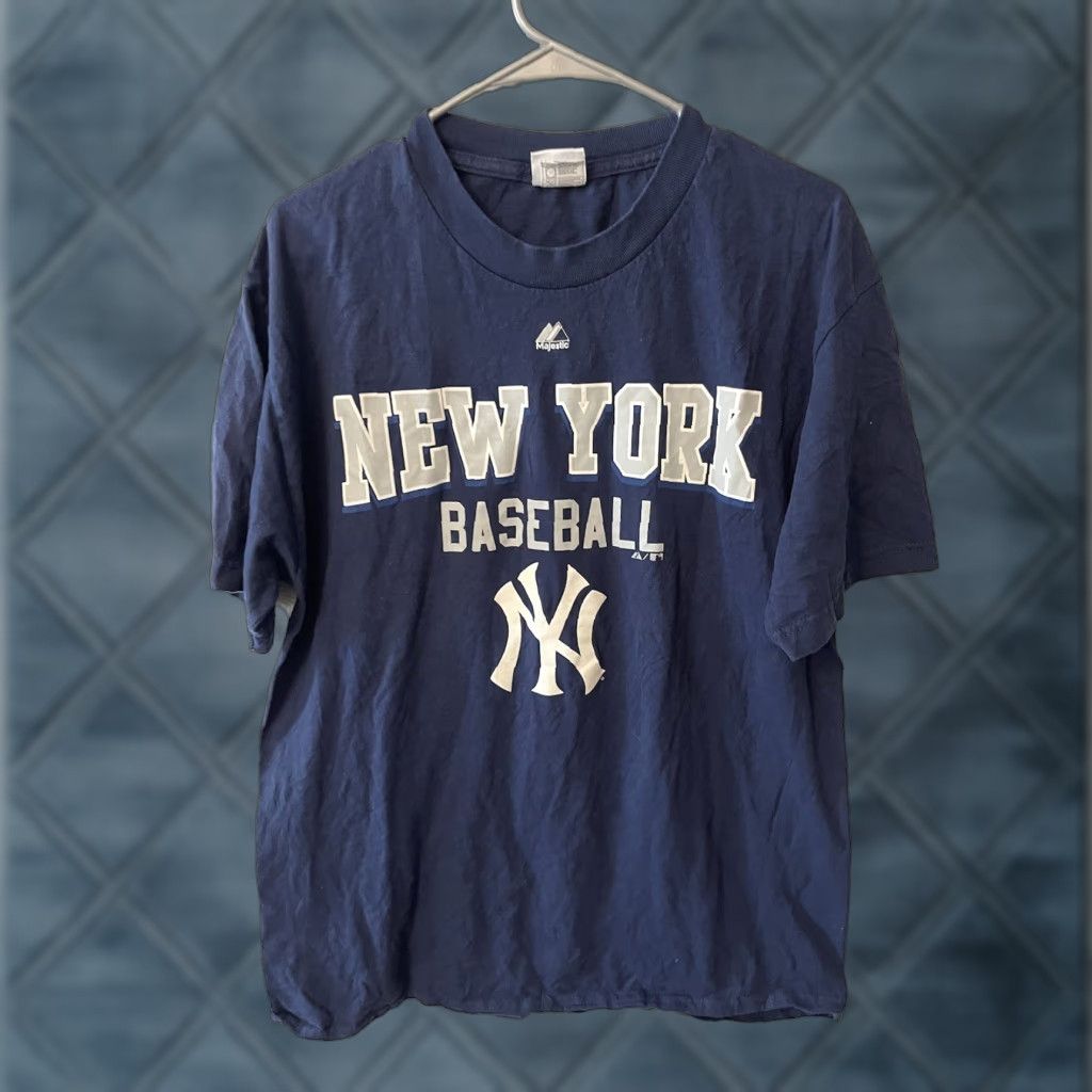 Vintage New York Yankees Majestic Mens Large Graphic T-Shirt Blue Short Sleeve Tee Size US L / EU 52-54 / 3 - 1 Thumbnail