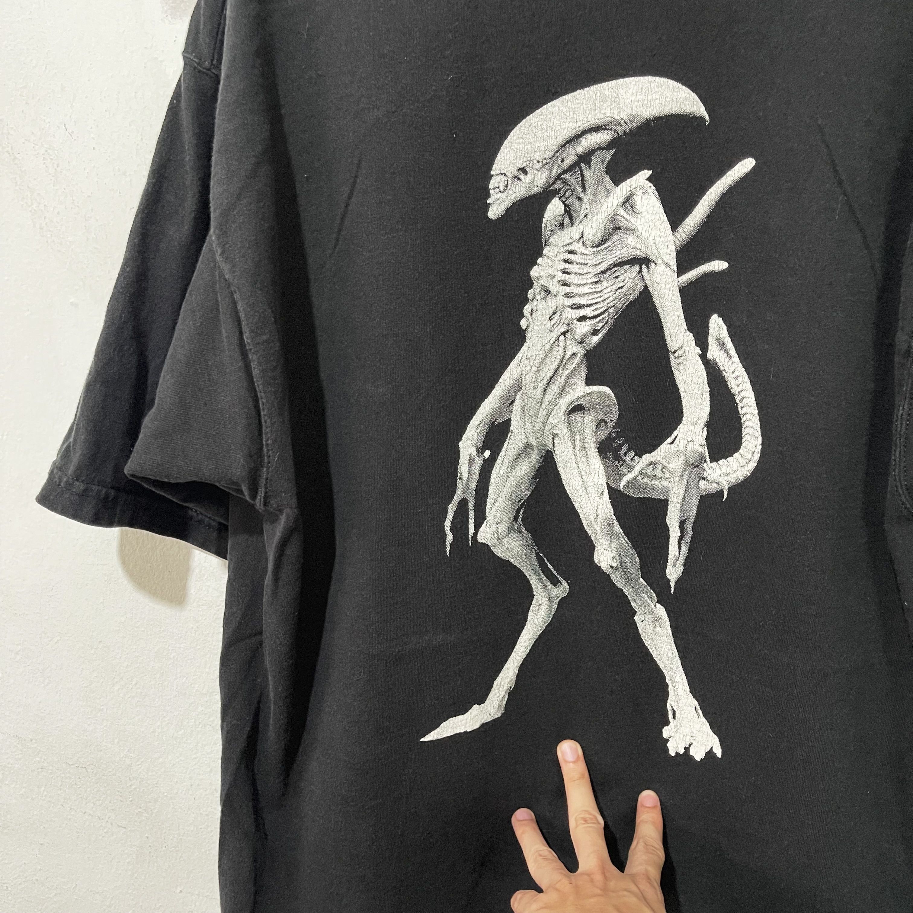 Vintage Vintage 90s Alien Resurrection Shirt Size US L / EU 52-54 / 3 - 2 Thumbnail