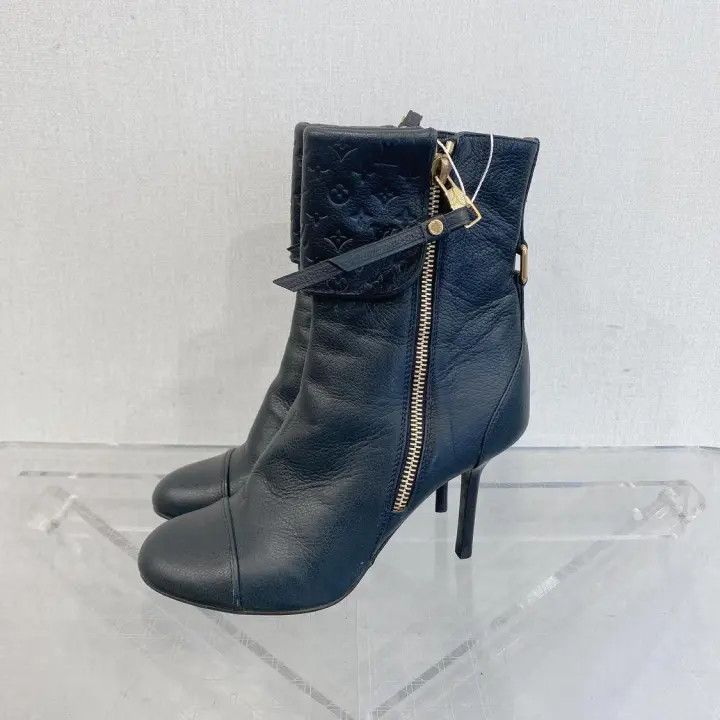 Louis Vuitton Classic Black Ankle Boots for Women 0079