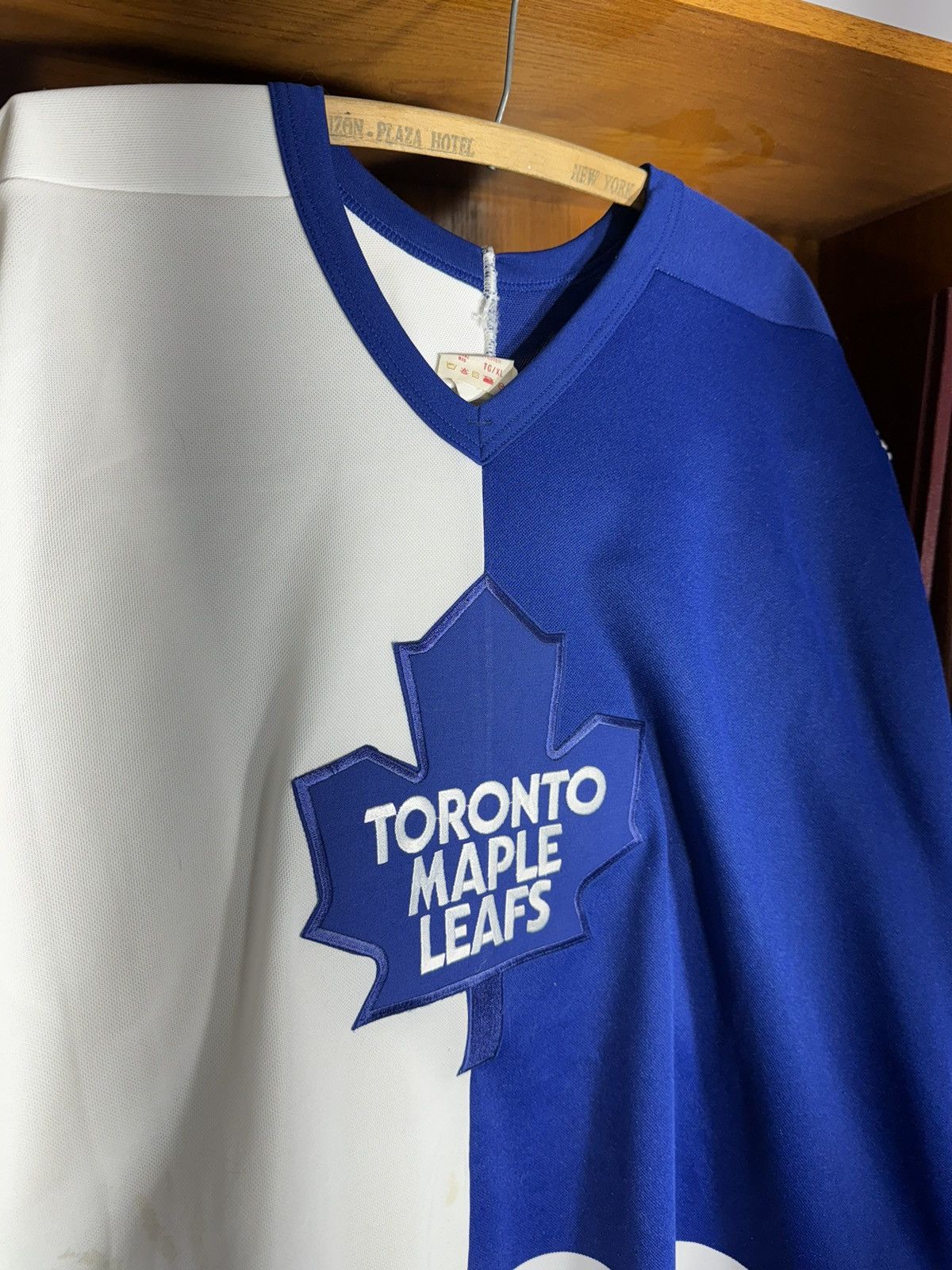 Vintage Vintage CCM Signed Split Toronto Maple Leafs Jersey Size US XL / EU 56 / 4 - 6 Thumbnail