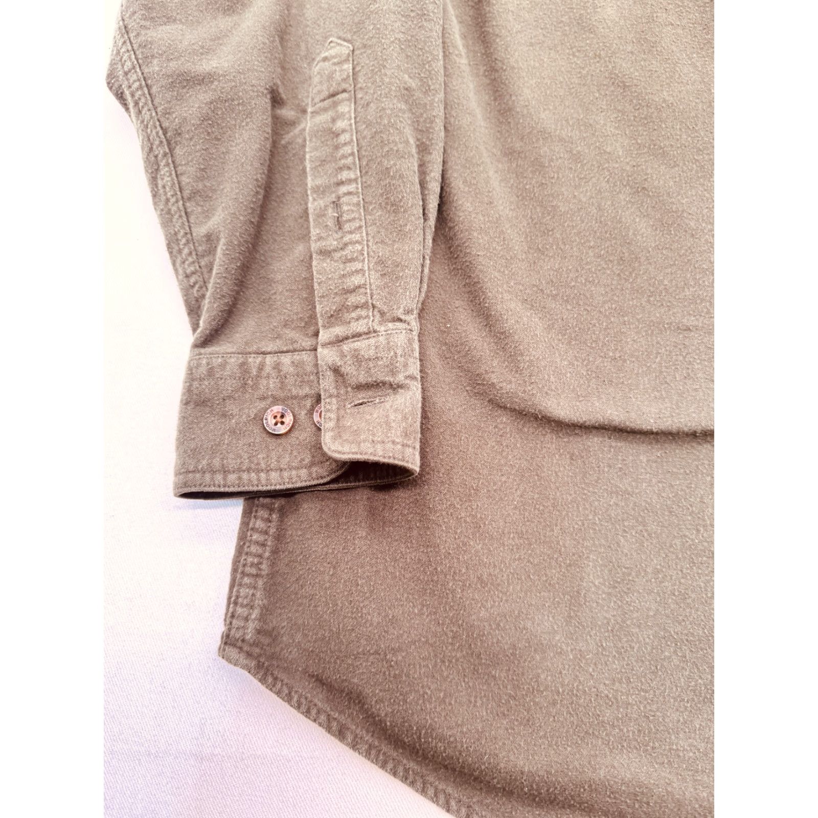 Vintage Woolrich Long Sleeve Button-Up Mens L Olive Chamois Shirt Cotton 3175 Green Pockets Button Regular 90s? Size US L / EU 52-54 / 3 - 4 Thumbnail