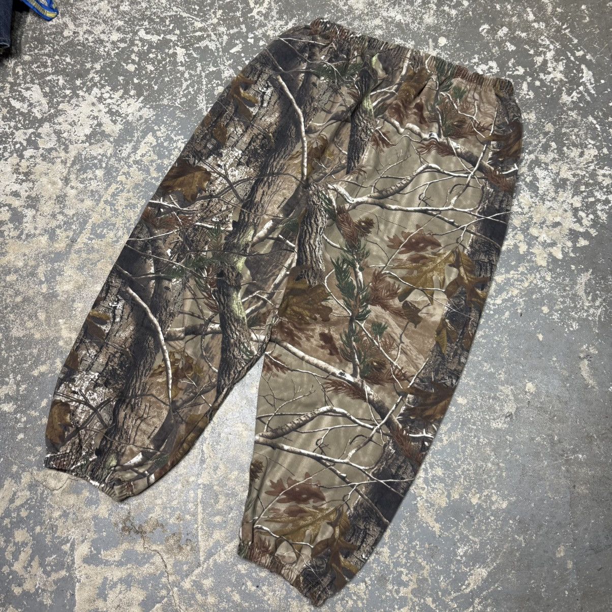 Vintage Vintage Liberty Camo Realtree Essential Baggy SweatPants USA Size US 36 / EU 52 - 9 Thumbnail