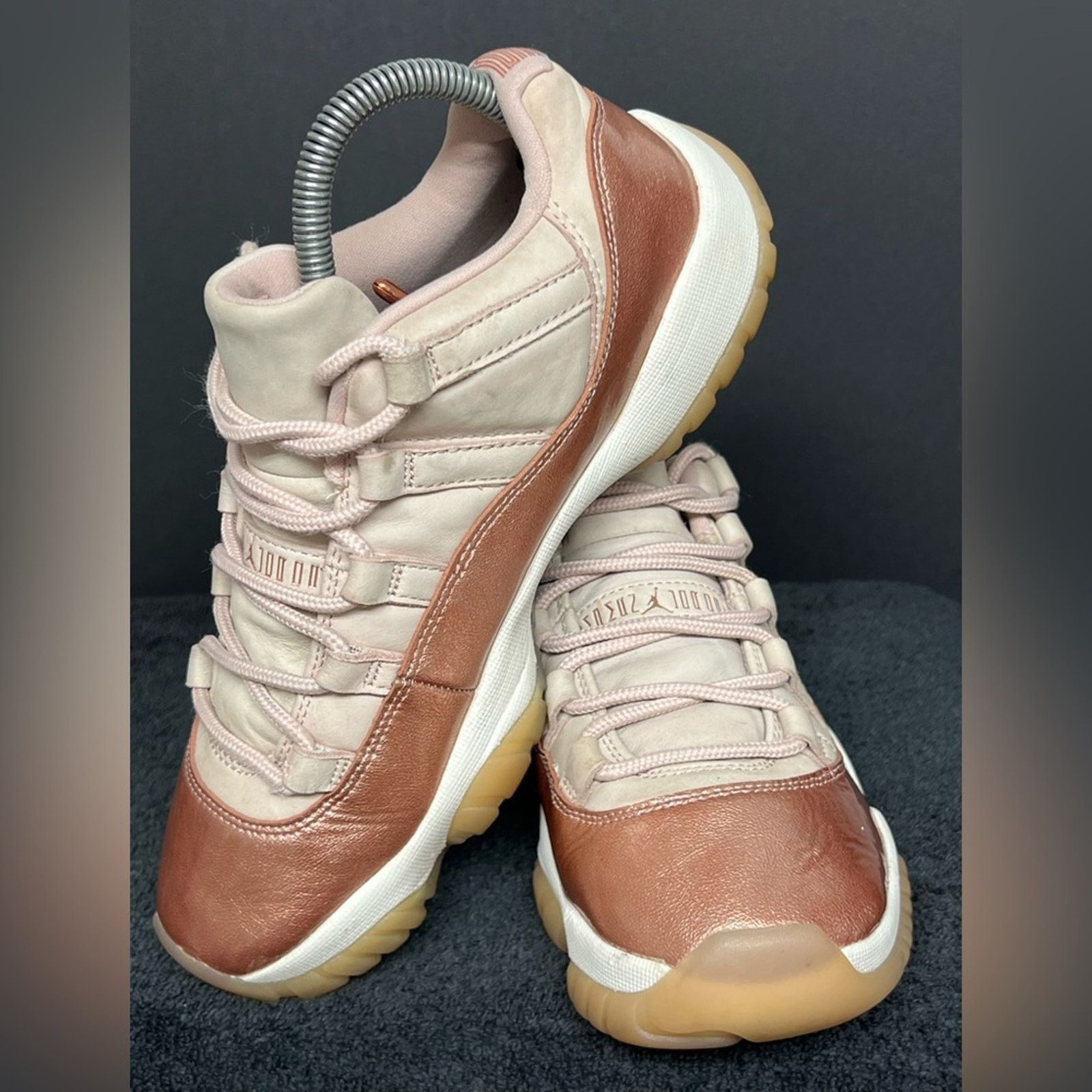 Jordan Brand Nike Air Jordan 11 Retro Rose Gold Women’s Size 8 NICE Size US 8 / IT 38 - 3 Thumbnail