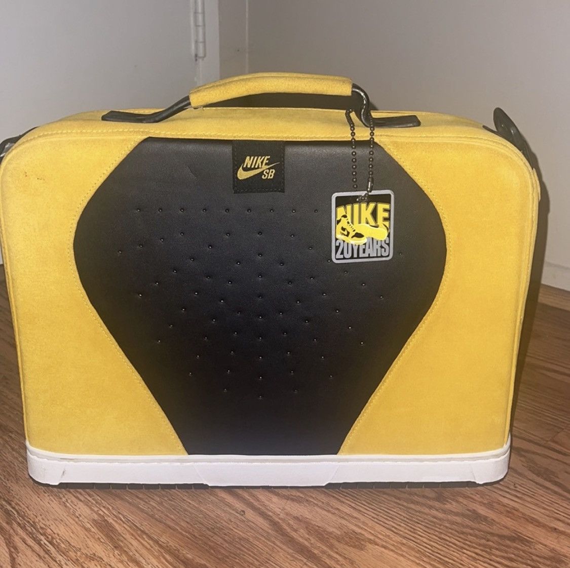 Nike SB Nike SB DunkCase 2005 Laptop Bag — Wu-Tang Colorway — BNWT Size ONE SIZE - 2 Thumbnail