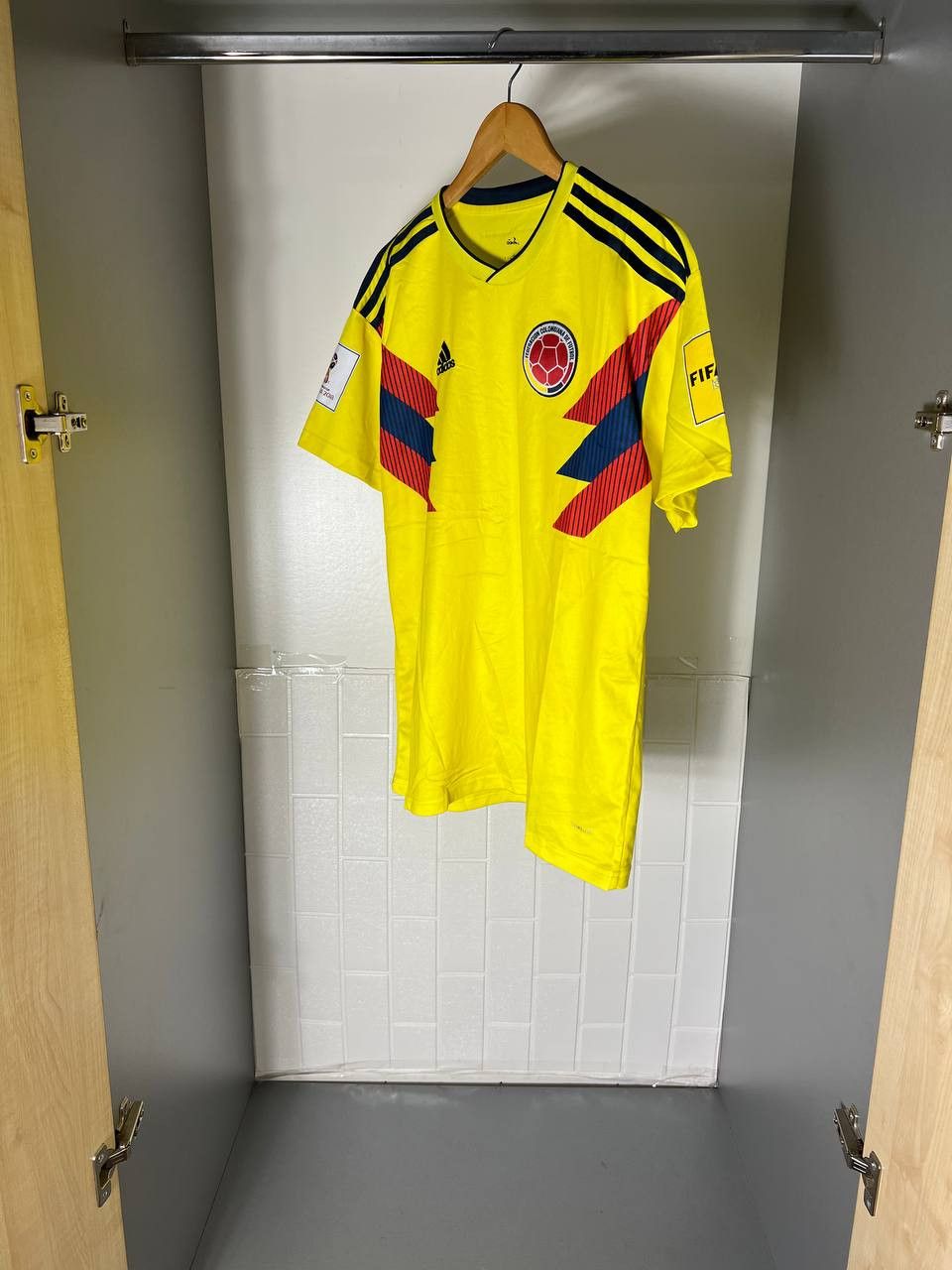 Vintage VERY RARE ADIDAS COLOMBIA SOCCER JERSEY RETRO BLOKE Y2K 90s Size US M / EU 48-50 / 2 - 3 Thumbnail