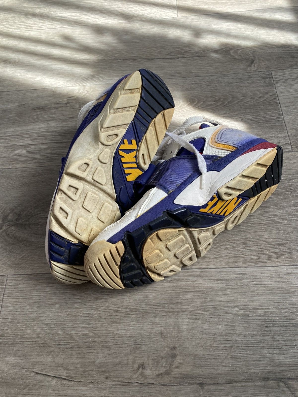Nike 🫧NIKE AIR FLIGHT HUARACHE 1991 White Size US 8 / EU 41 - 8 Thumbnail