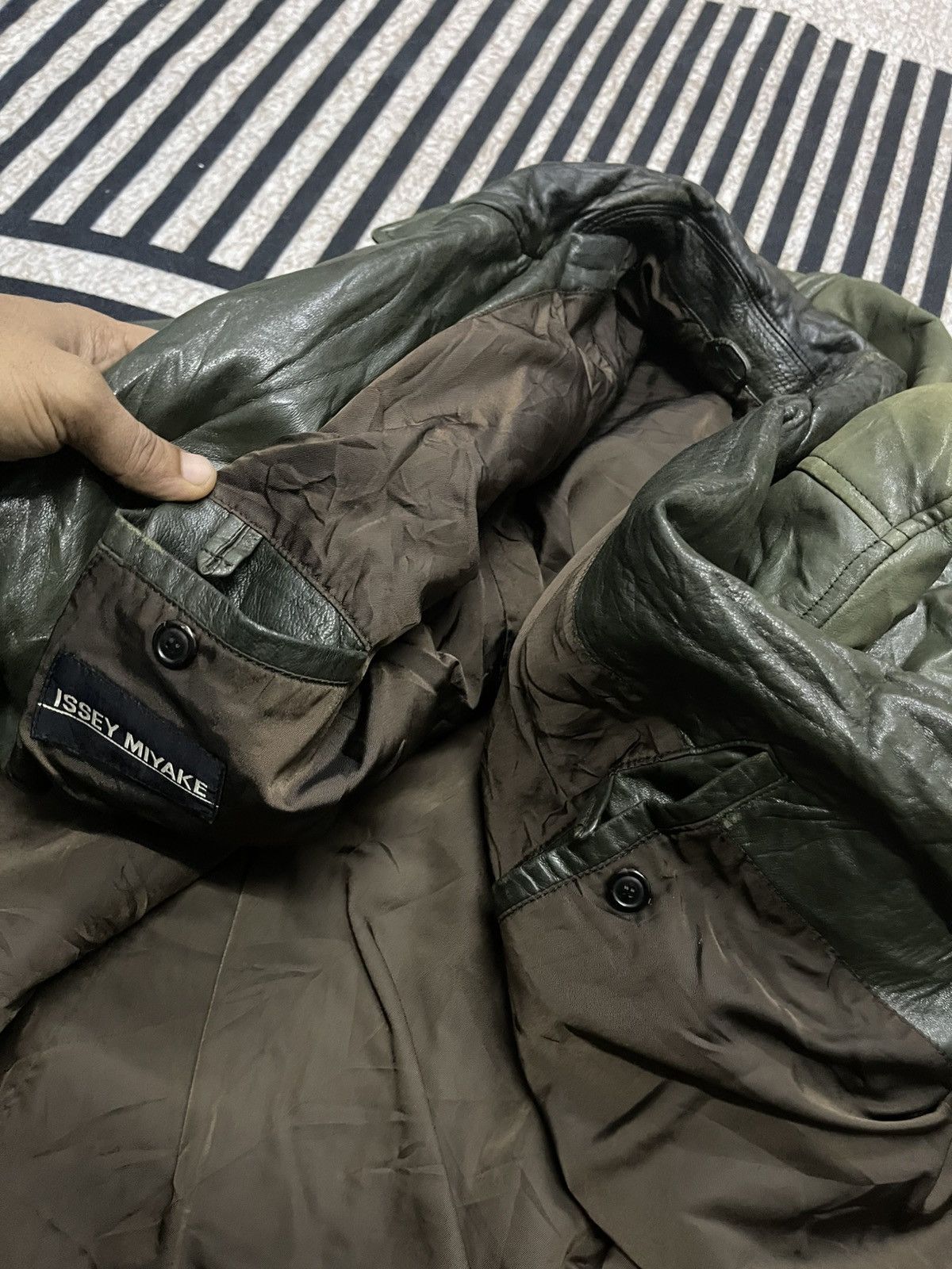Issey Miyake VINTAGE 90s ISSEY MIYAKE SHEEPSKIN LEATHER JACKET DARK GREEN Size US M / EU 48-50 / 2 - 14 Thumbnail