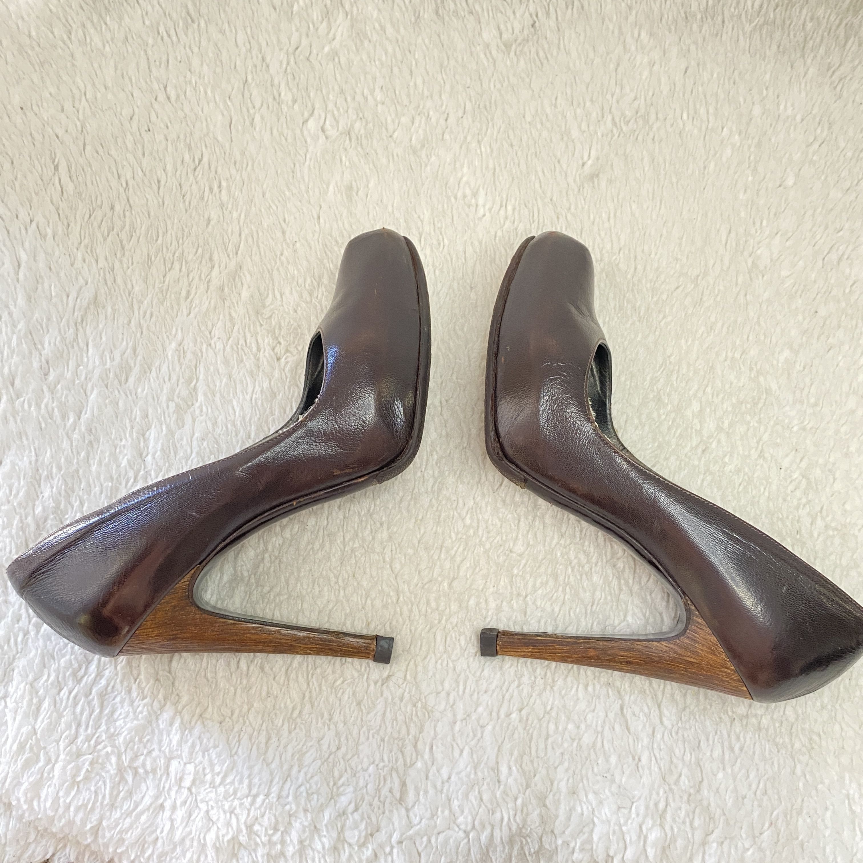 Salvatore Ferragamo Vintage Salvatore Ferragamo Brown Leather Wooden Heel Pumps Size US 6.5 / IT 36.5 - 10 Thumbnail