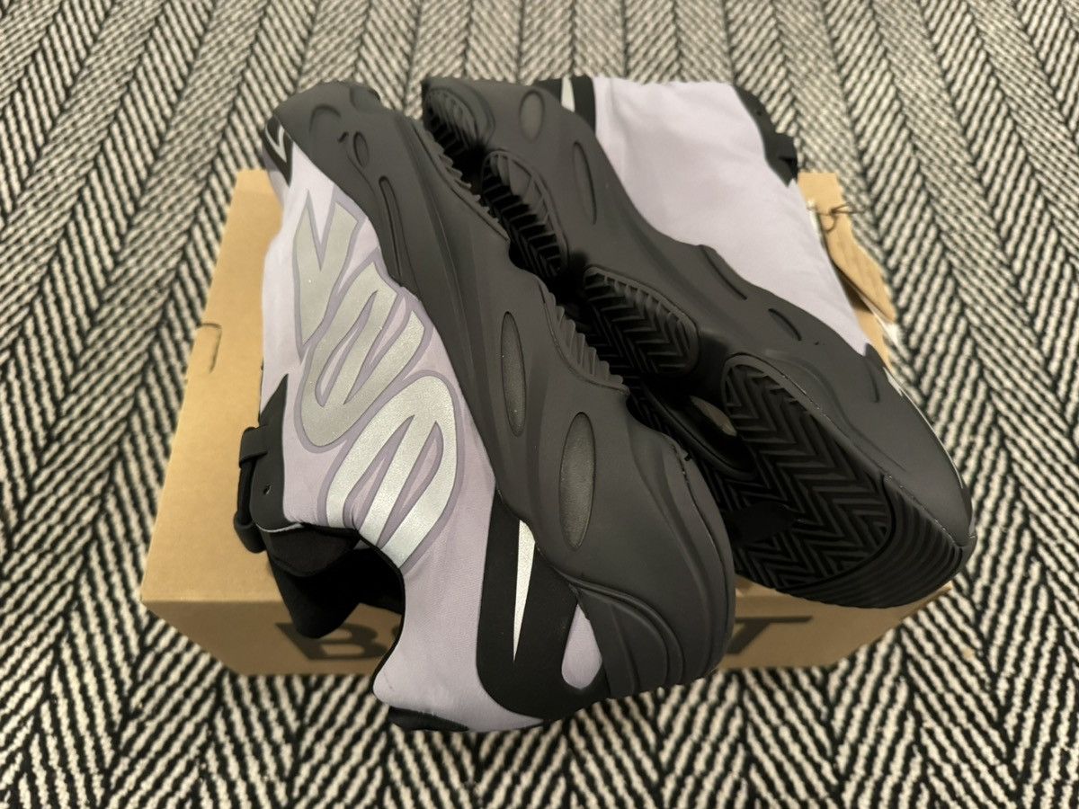 Adidas Size 10.5 Yeezy 700 MVN Geode Grey Silver Adidas Boost Size US 10.5 / EU 43-44 - 4 Thumbnail