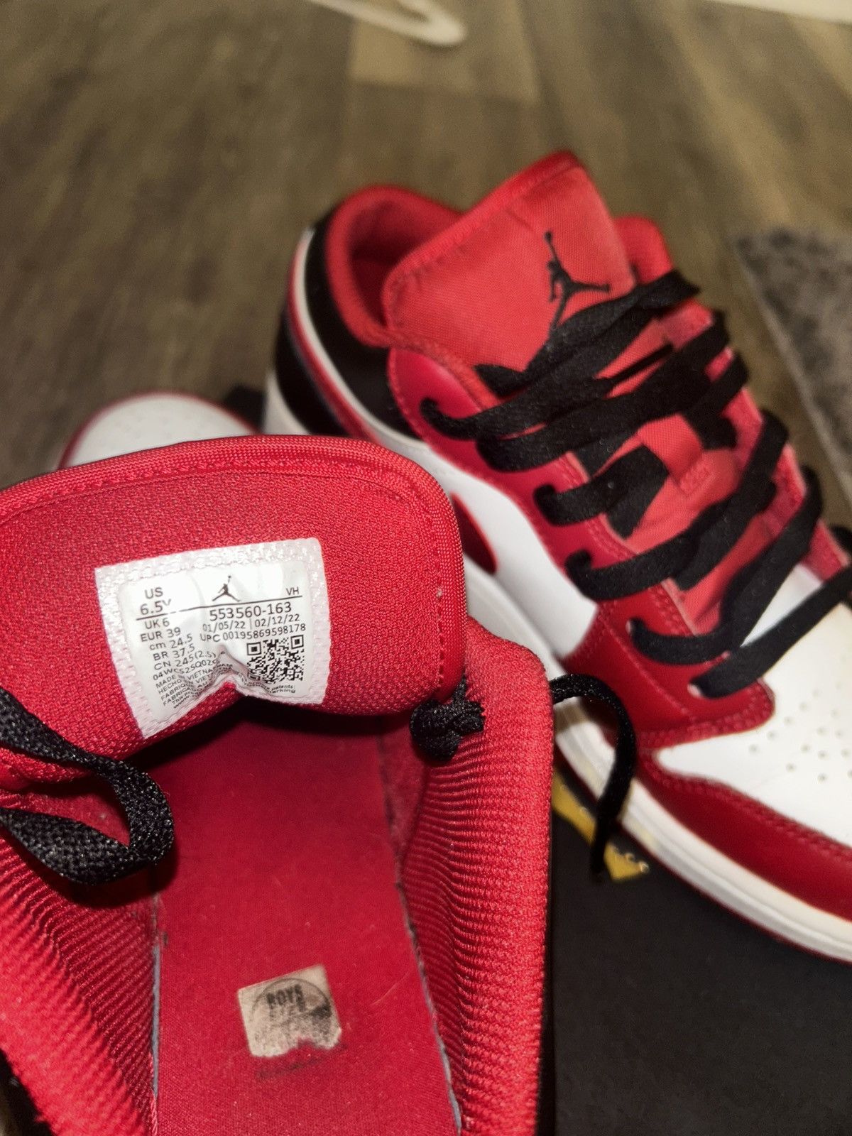 Jordan Brand jordan 1 low reverse black toe Size US 6.5 / EU 39-40 - 5 Thumbnail
