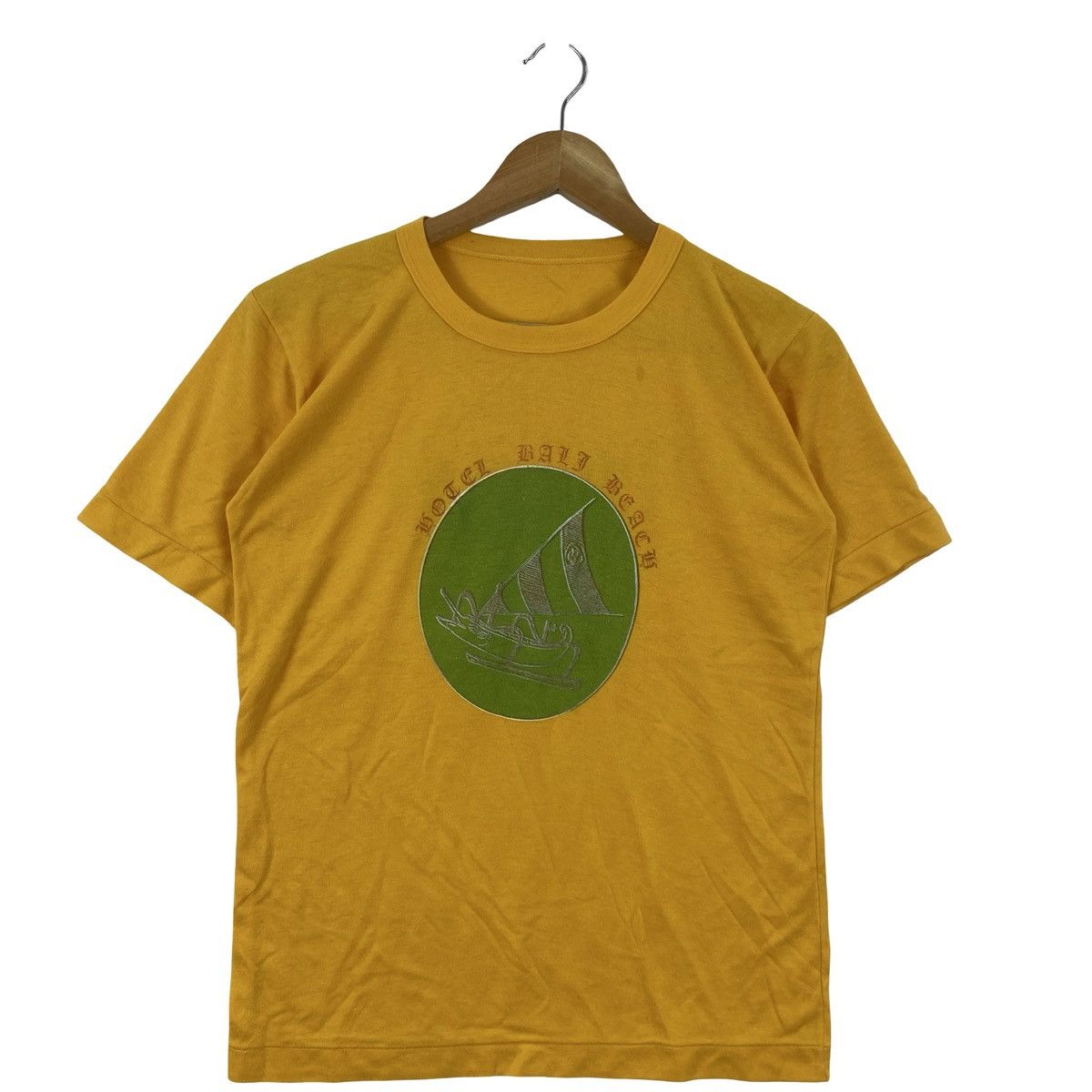 Vintage Vintage MAUI HAWAII BEACH Sailboat Graphic Retro Surf Tee Size US S / EU 44-46 / 1 - 5 Thumbnail