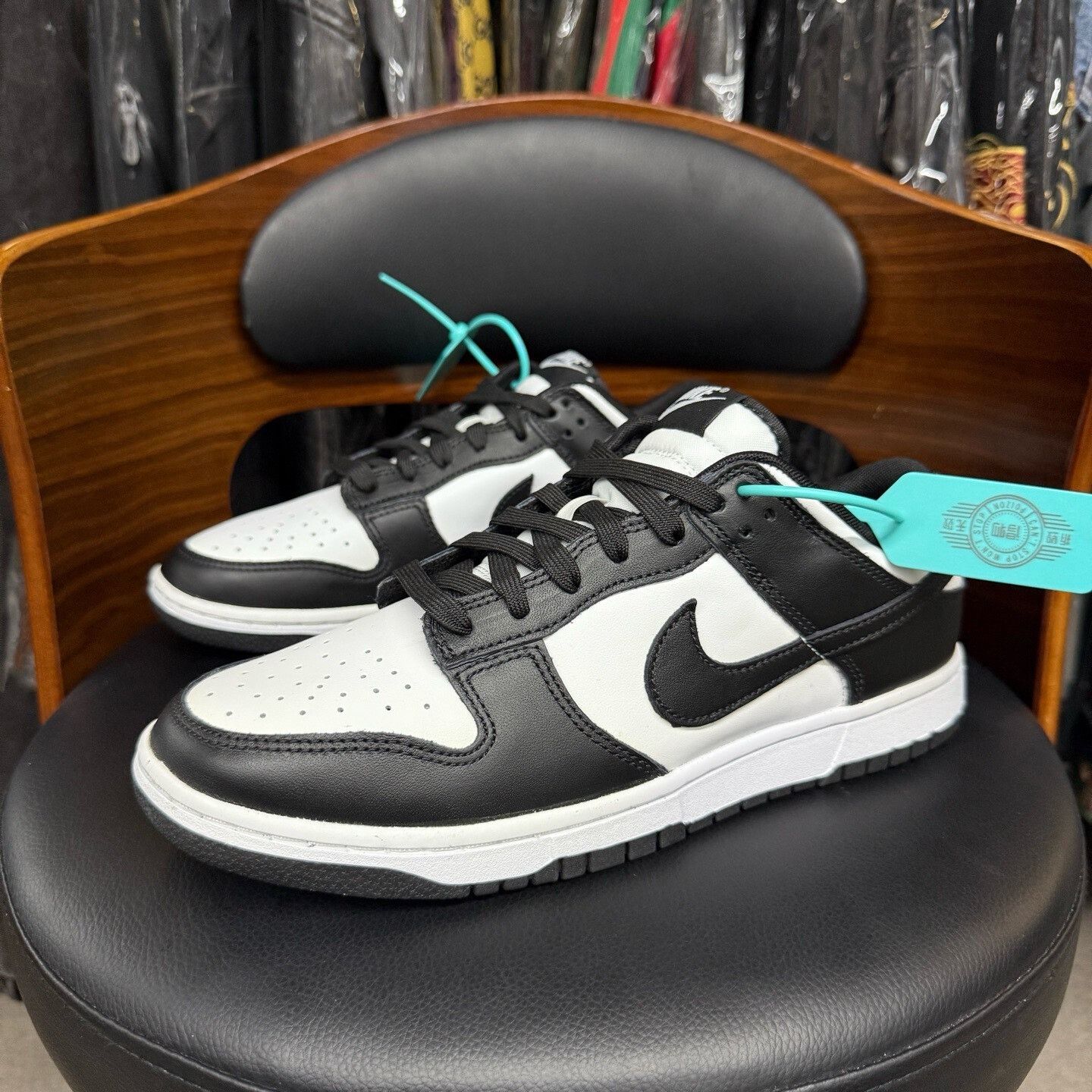 Nike Nike DUNK Black Lowtop Sneakers 43 Men Size US 10 / EU 43 - 1 Thumbnail