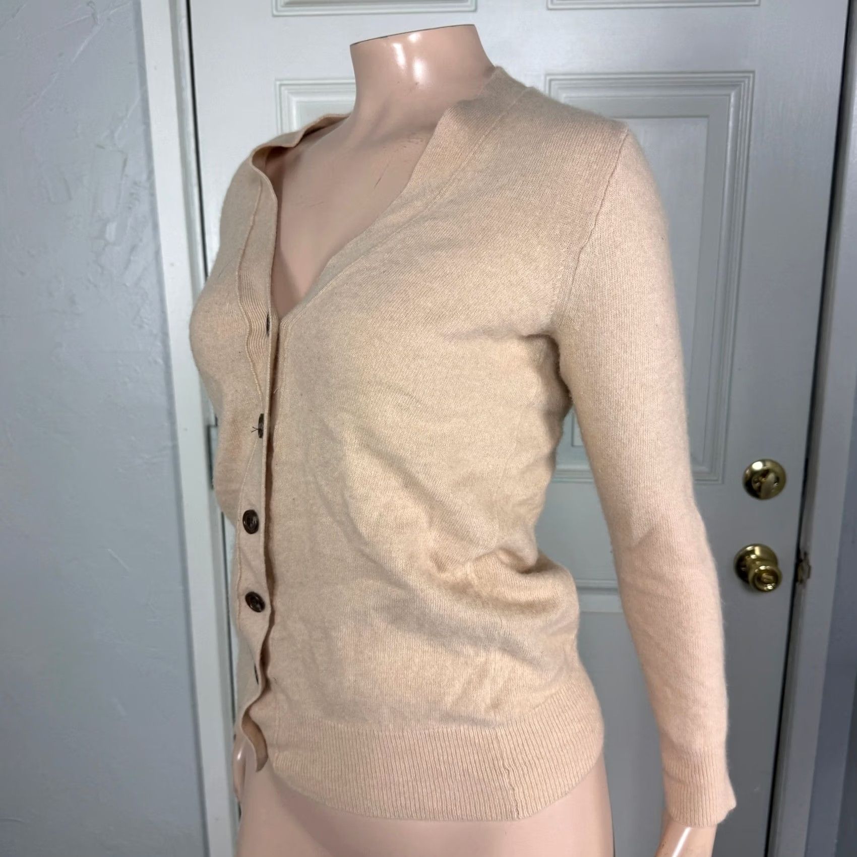 J.Crew J. Crew Cardigan Sweater XXS 100% Cashmere V-Neck L/S Beige Womens Knits Classic Stretch - Dry Clean Only Size XXS / US 00 / IT 34 - 2 Thumbnail