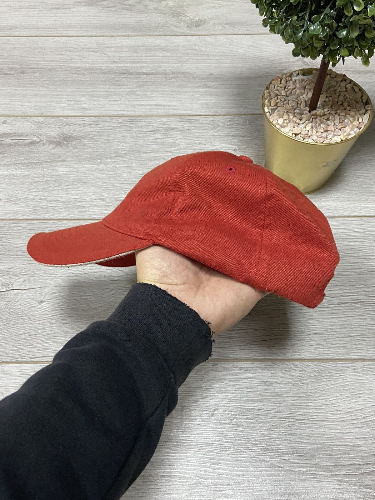 Peak Performance Omega red cap Crans Montana hat Size ONE SIZE - 4 Thumbnail