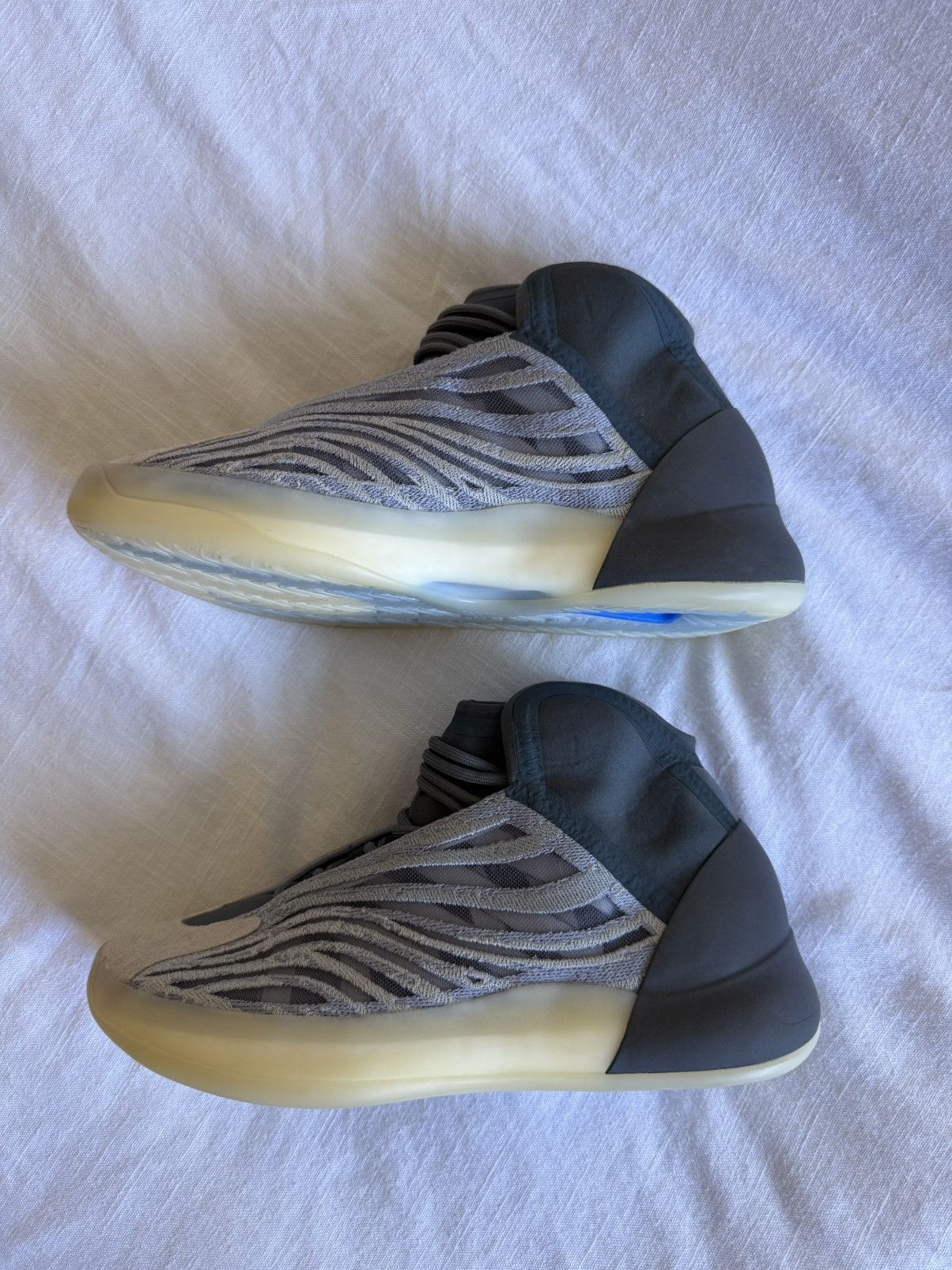 Yeezy QNTM Mono Carbon