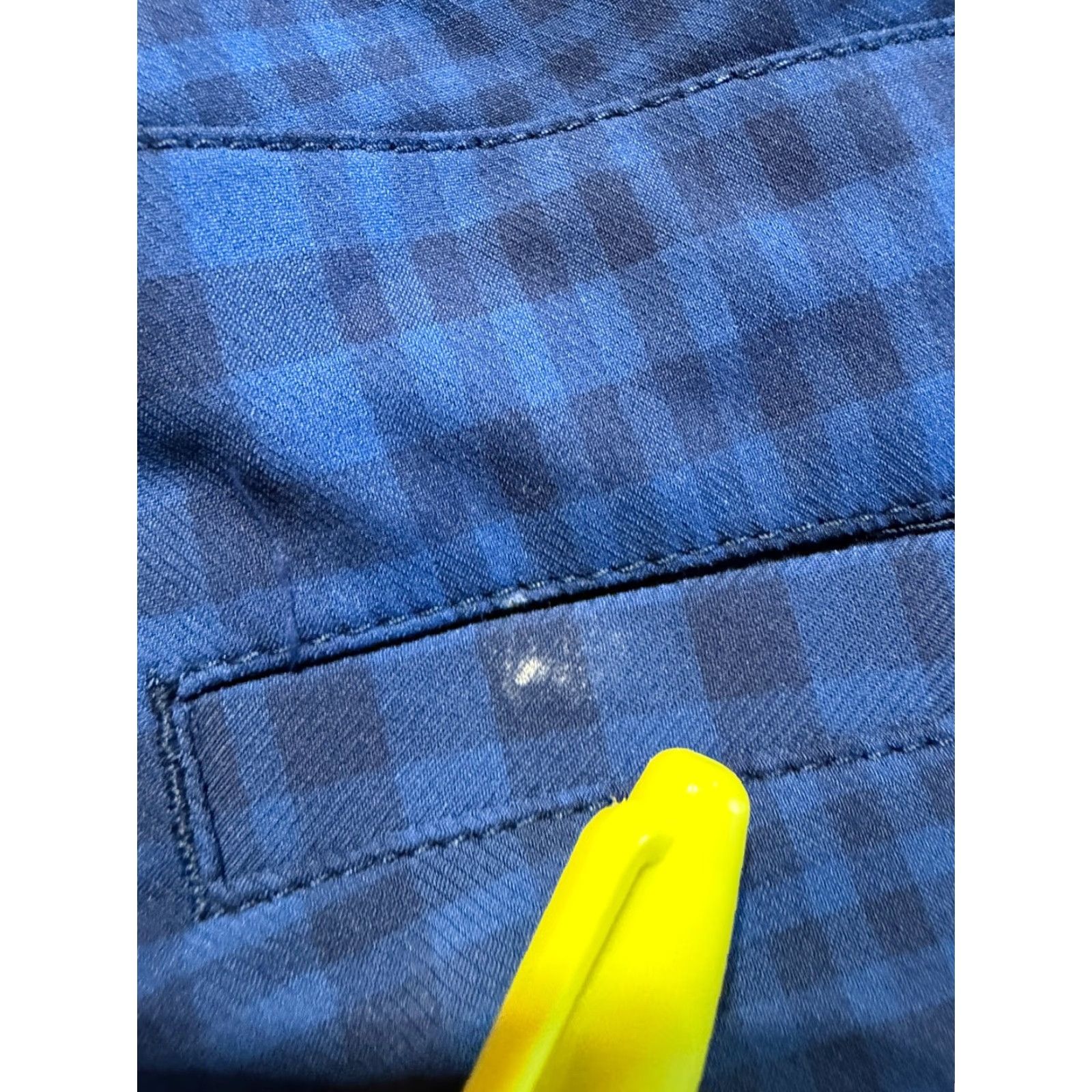 Under Armour Under Armour Mens Shorts Size 34 Blue Plaid Loose Fit Inseam 10" Golf Casual Size US 34 / EU 50 - 2 Thumbnail
