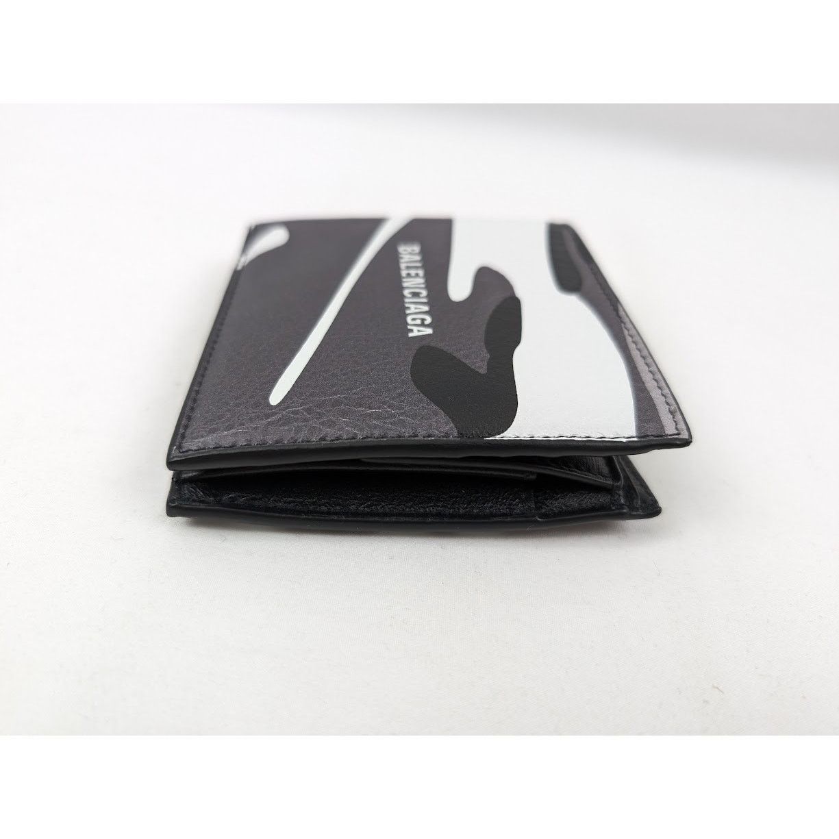 Balenciaga o1rshd1 Size: OS / Camo Logo Wallet in Multicolor Size ONE SIZE - 5 Thumbnail
