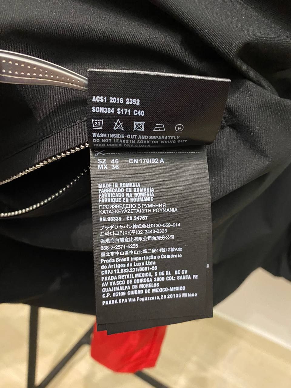 Prada Prada Tab Logo Reversible Nylon Windstopper Black Red Jacket Size US S / EU 44-46 / 1 - 13 Thumbnail