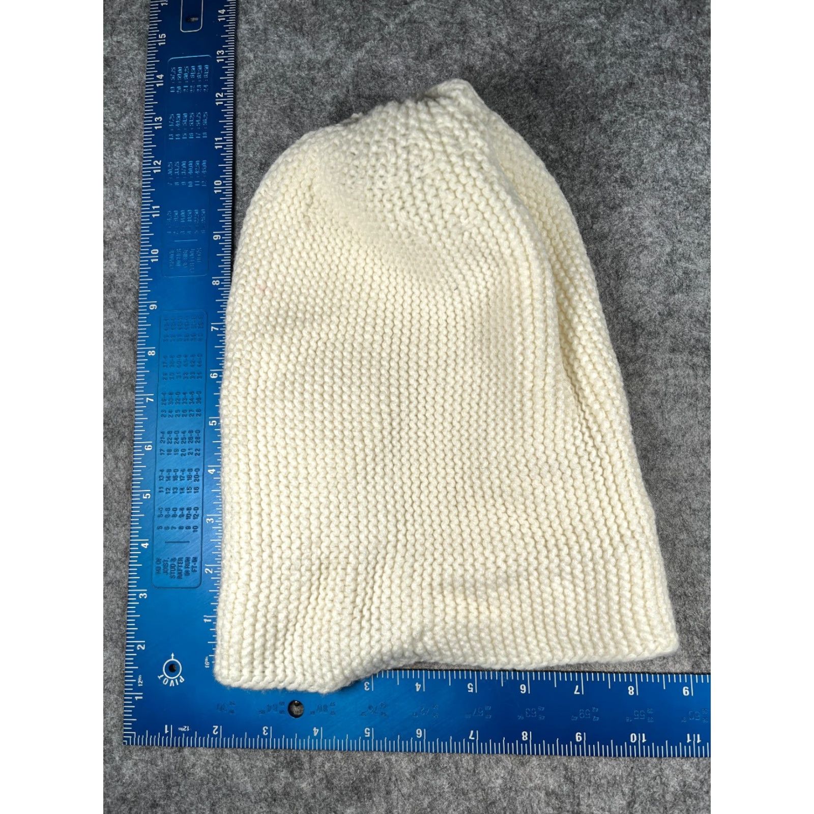 Forever 21 FOREVER 21 Beanie Adult One Size Ivory Knit Acrylic Faux Fur Pom Ski Snow Hat Women Beanie Winter Casual Knit Beanie Size ONE SIZE - 5 Thumbnail