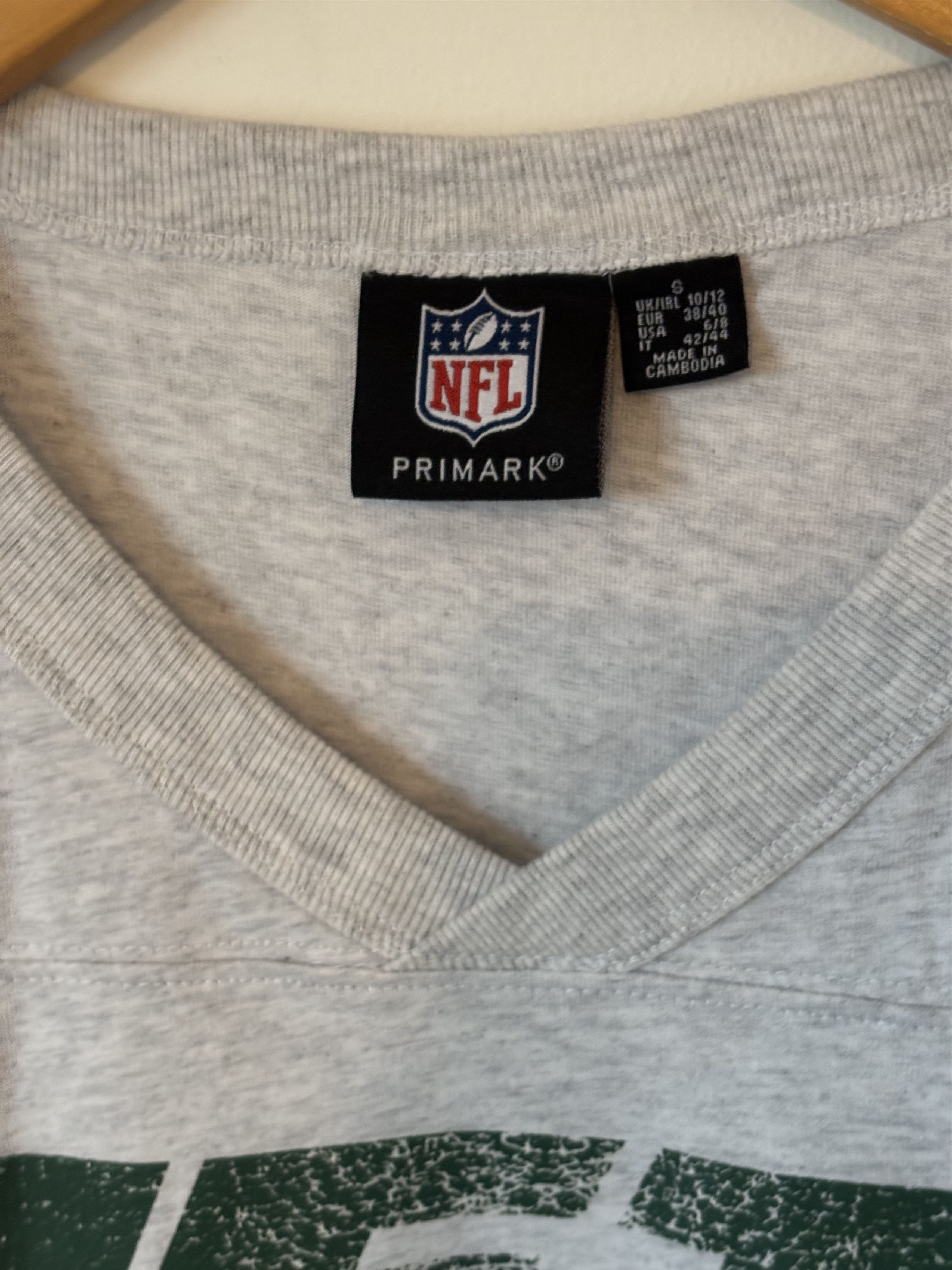 NFL NY Jets NFL V-Neck Grey Shirt Primark S Size US S / EU 44-46 / 1 - 3 Thumbnail