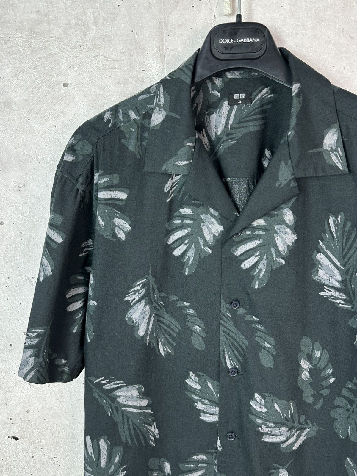 Uniqlo Uniqlo Tropical Leaves Dark Green Short Sleeve Shirt Size US S / EU 44-46 / 1 - 3 Thumbnail