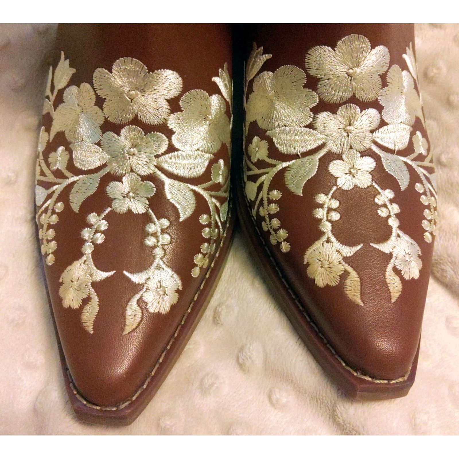 Vintage Dingo Take A Bow Ankle Boots Women Western Floral Embroidered Whiskey Brown Leather 7M Boots Size US 7 / IT 37 - 3 Thumbnail