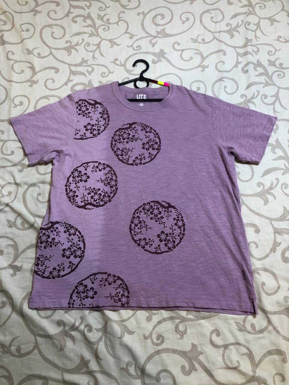 Uniqlo Uniqlo Crew Neck Short Sleeve Graphic Print Cotton T-Shirt Size US XL / EU 56 / 4 - 1 Thumbnail