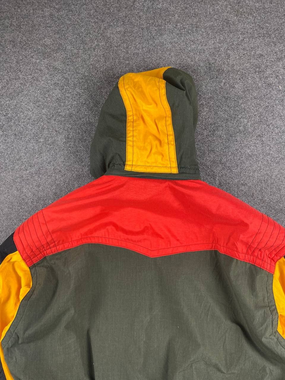 descente snow adventure multipocket jacket nice design