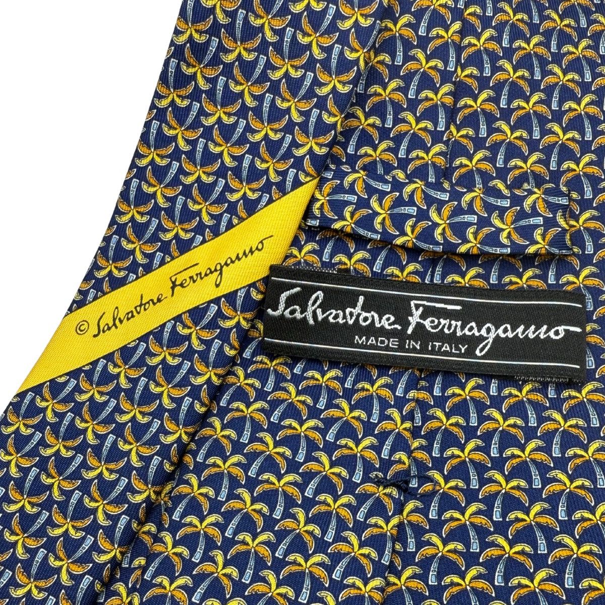 Salvatore Ferragamo Salvatore Ferragamo Silk Tie, Navy, Made in Italy, Like New Size ONE SIZE - 4 Thumbnail
