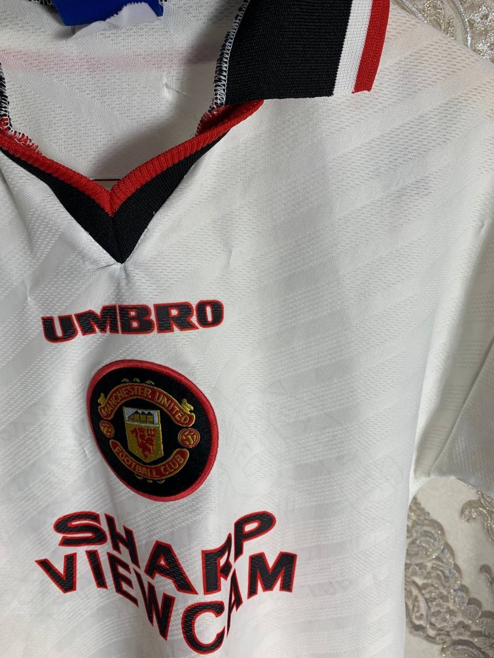 Umbro VERY RARE UMBRO FC MANCHESTER UNITED ENGLAND SOCCER JERSEY Size US XS / EU 42 / 0 - 12 Thumbnail