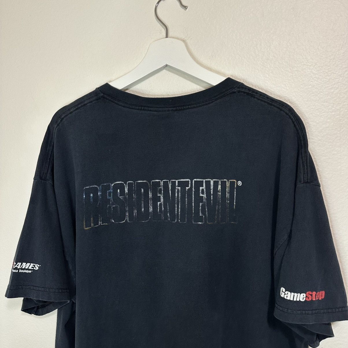 Rockstar Games Resident Evil Vintage Videogame T-shirt EB games Size US XL / EU 56 / 4 - 2 Thumbnail