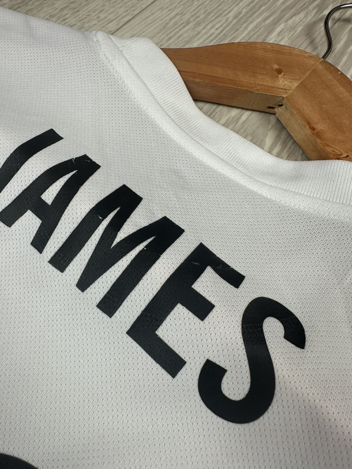 Adidas Adidas Real Madrid 2015/2016 JAMES 10 Soccer Jersey Size US S / EU 44-46 / 1 - 9 Thumbnail