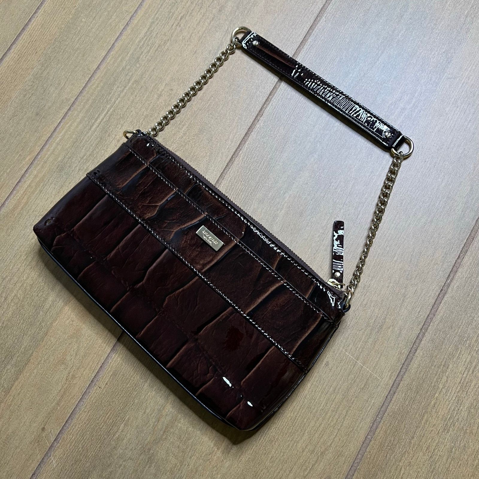 Kate Spade Y2K Kate Spade Brown Patent Leather Bow Bag Small Boho Size ONE SIZE - 7 Thumbnail