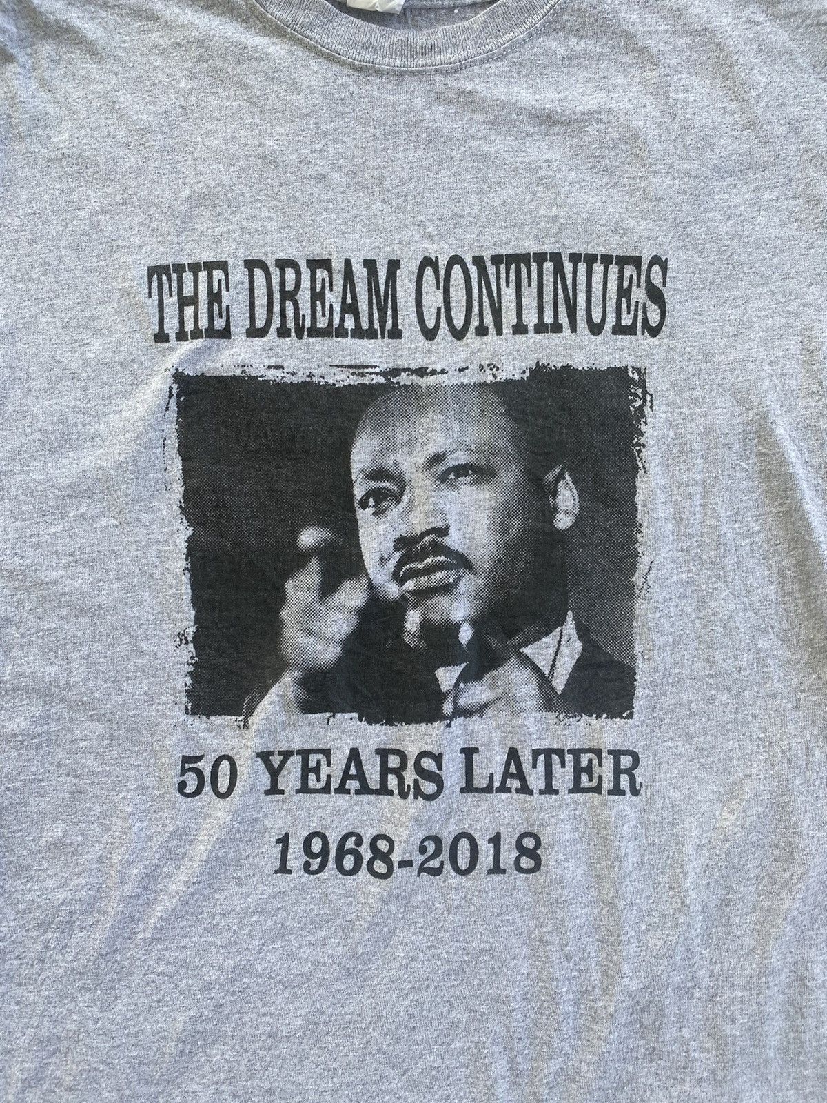 Vintage MARTIN LUTHER KING JR THE DREAM CONTINUES TEE Size US XL / EU 56 / 4 - 2 Thumbnail