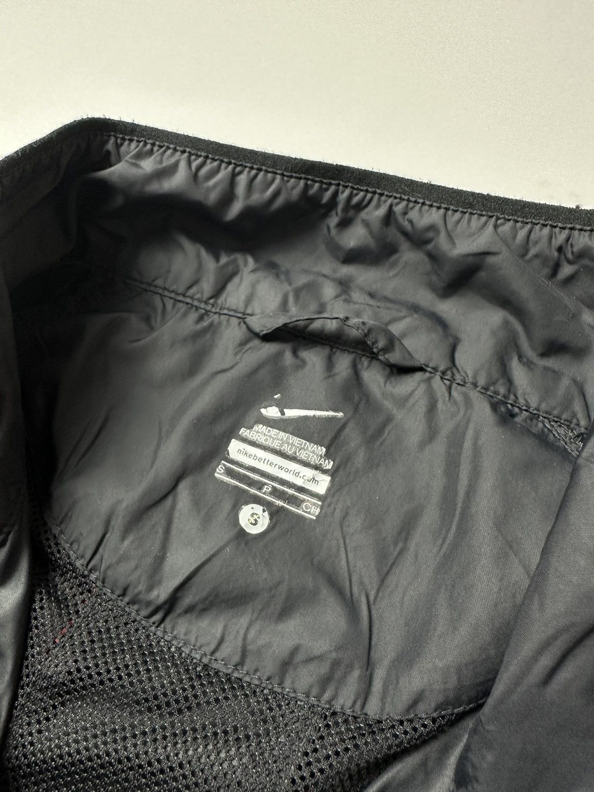 Nike × Vintage Vintage Black Nylon Running Light Jaket Nike Size US M / EU 48-50 / 2 - 4 Thumbnail